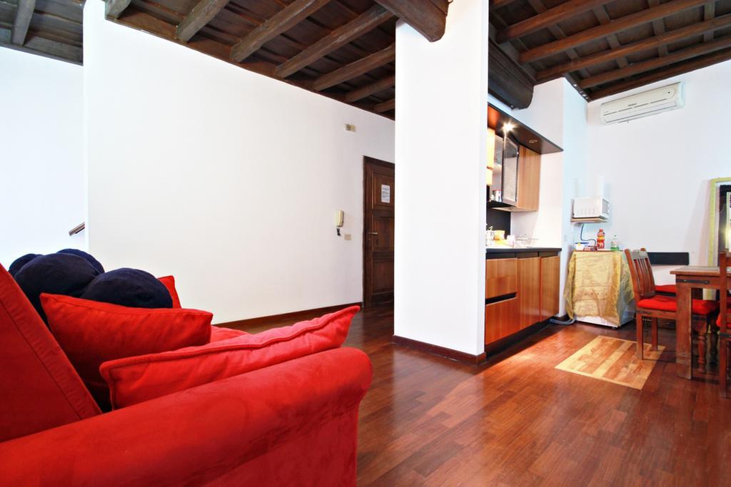 Old Trevi Apartment Rome