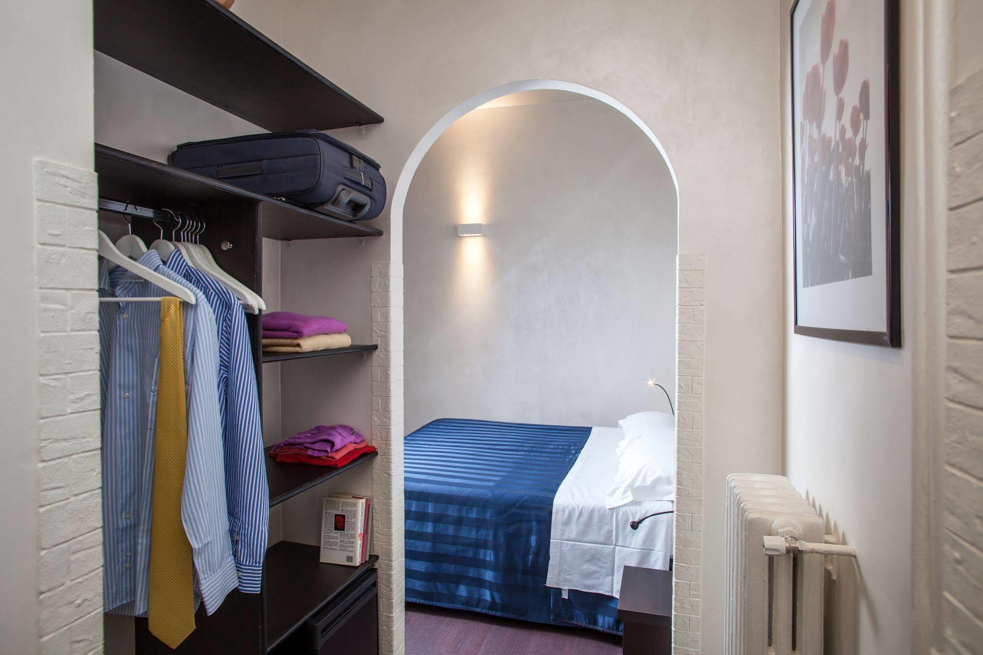Residenza Doro- 24x7 Check-in 2* Rome