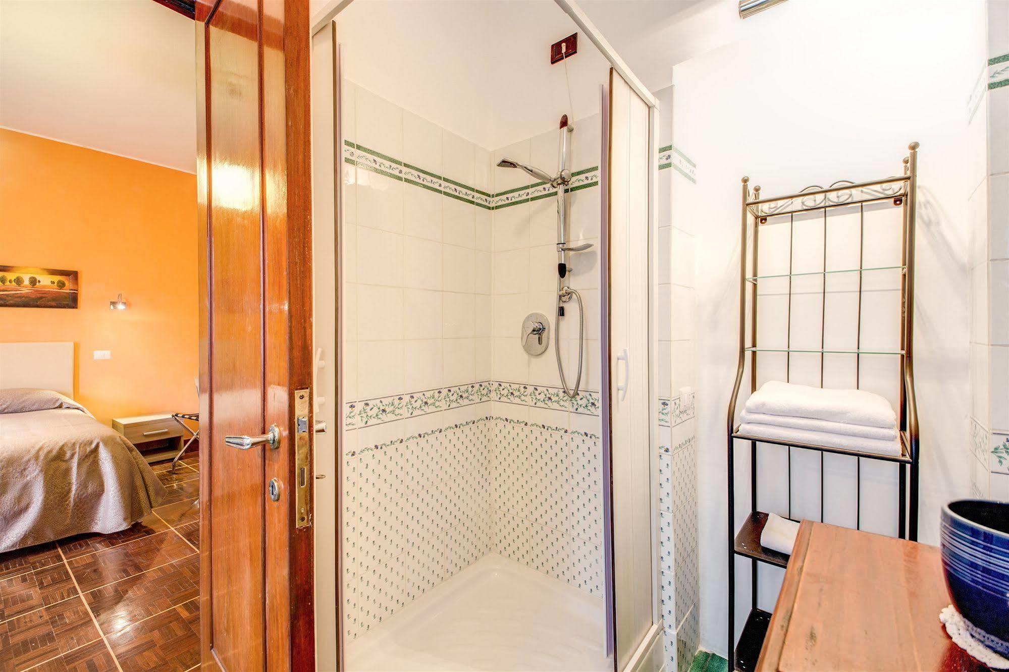 Domus Cornelia 2*