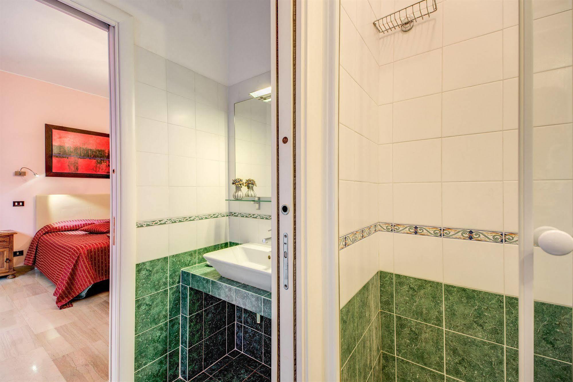 Domus Cornelia Bed & Breakfast 2*