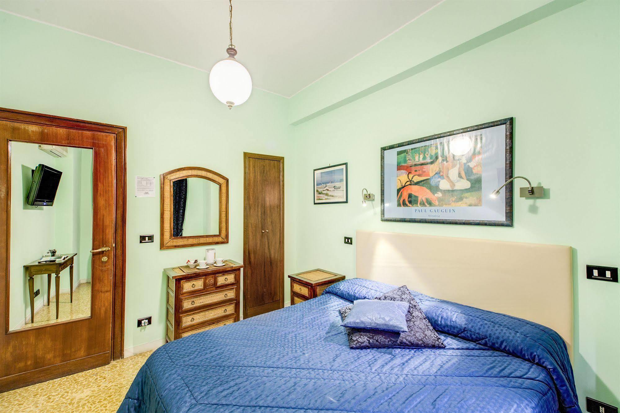 Domus Cornelia Bed & Breakfast 2*