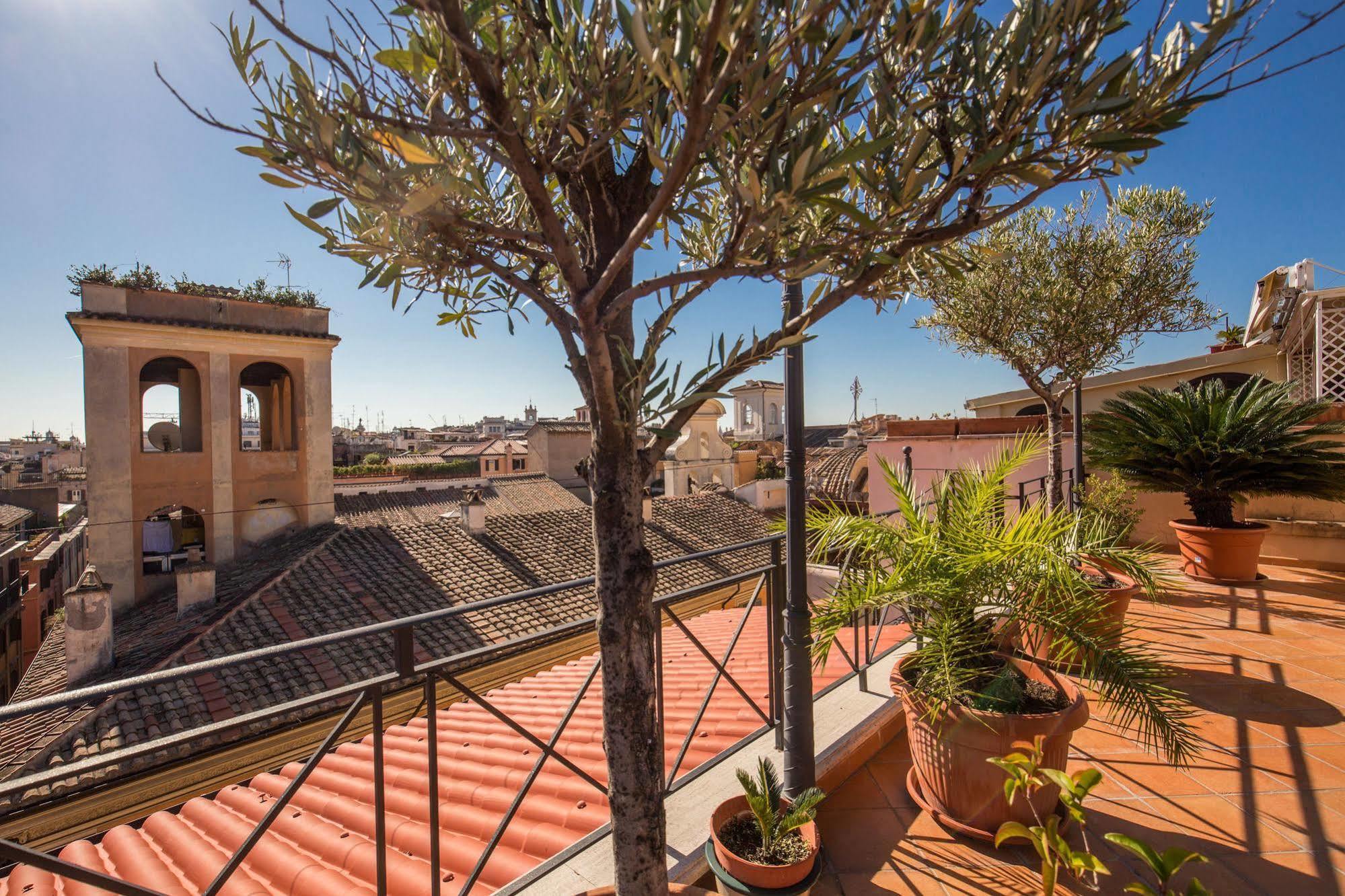 La Lumiere Di Piazza Di Spagna 3*