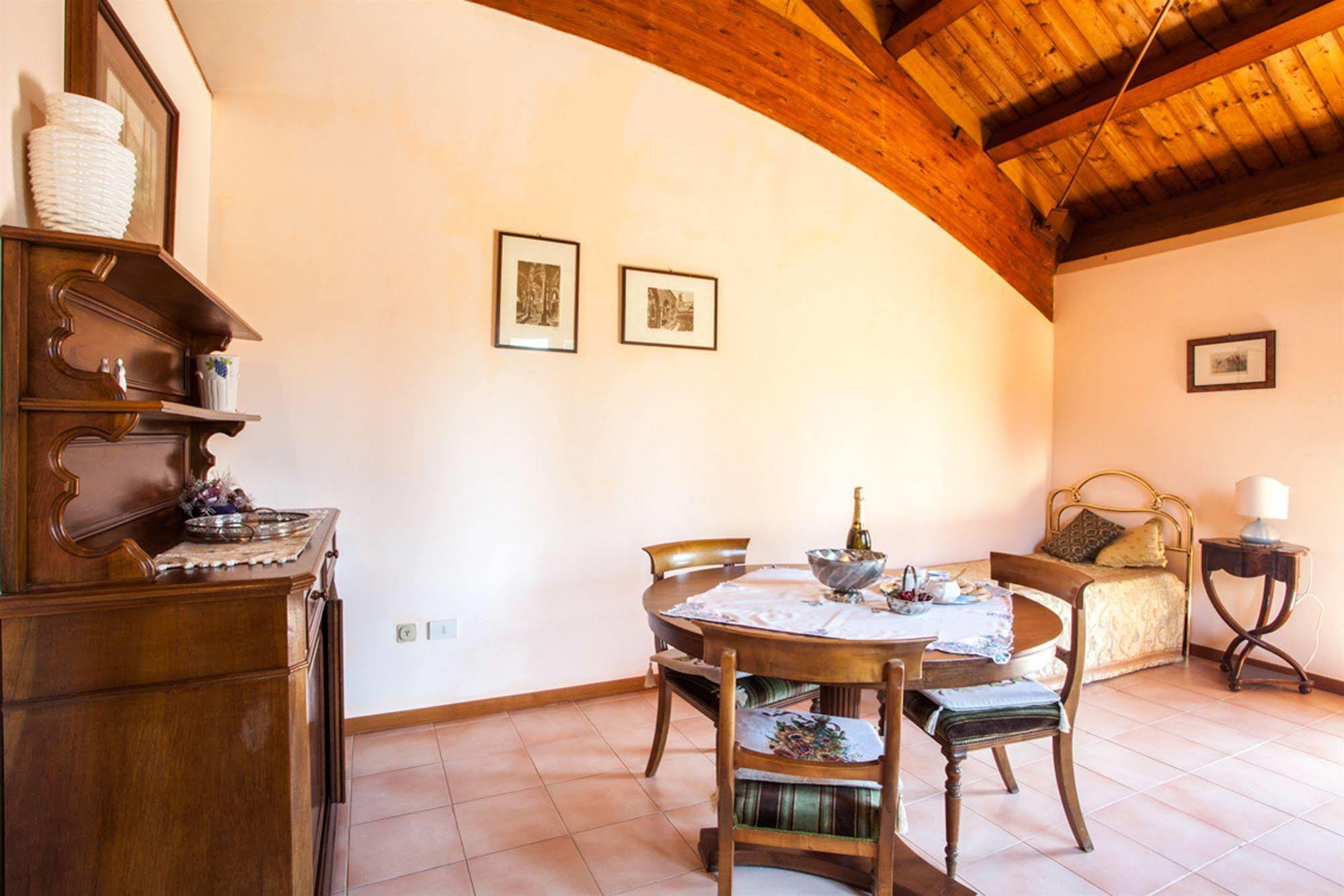 Cavendo Tutus Country house