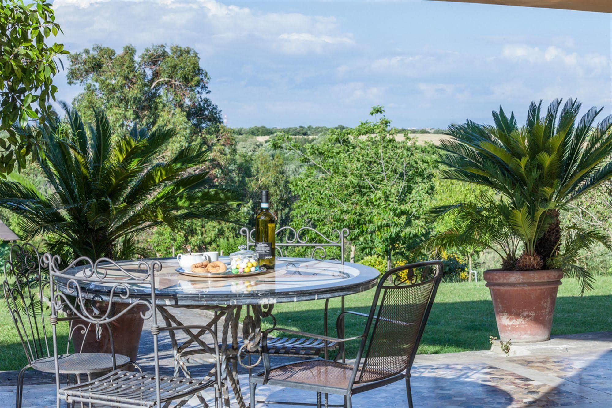 Cavendo Tutus Country house