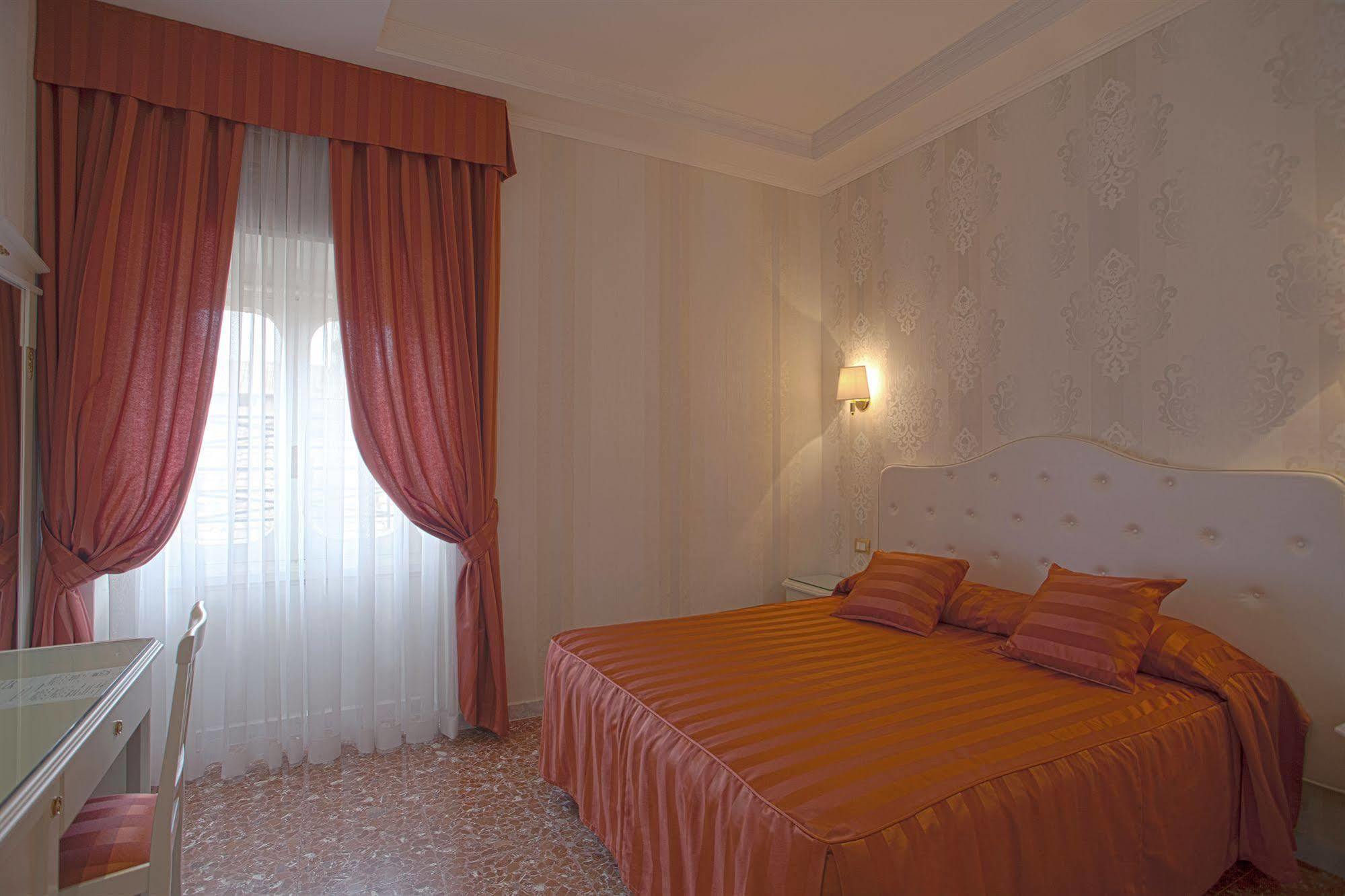 Navona Queen Rooftop Guest house 2*