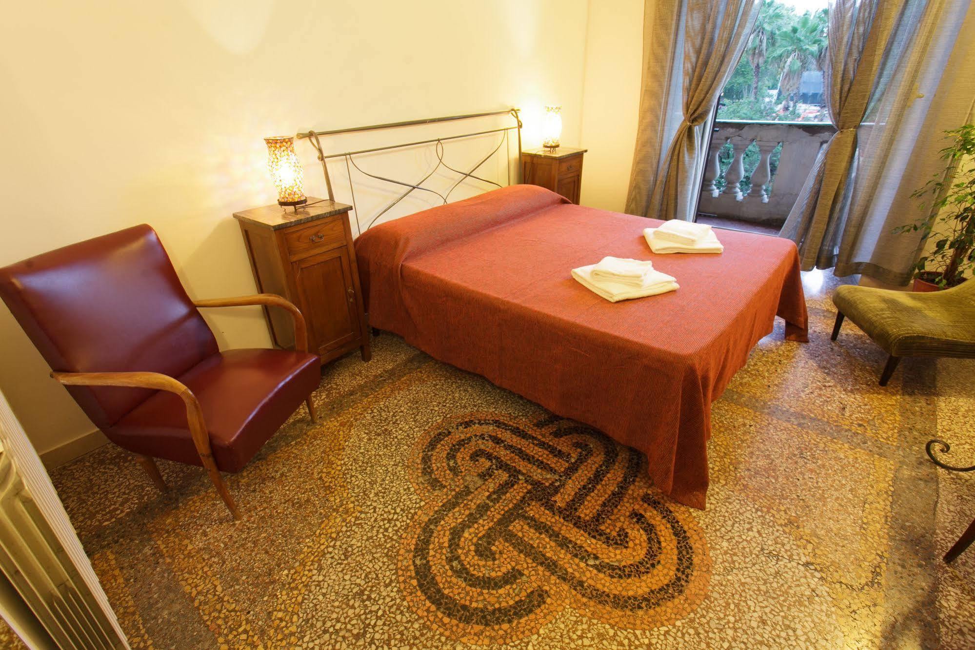 Guest house Mr Frills 2*