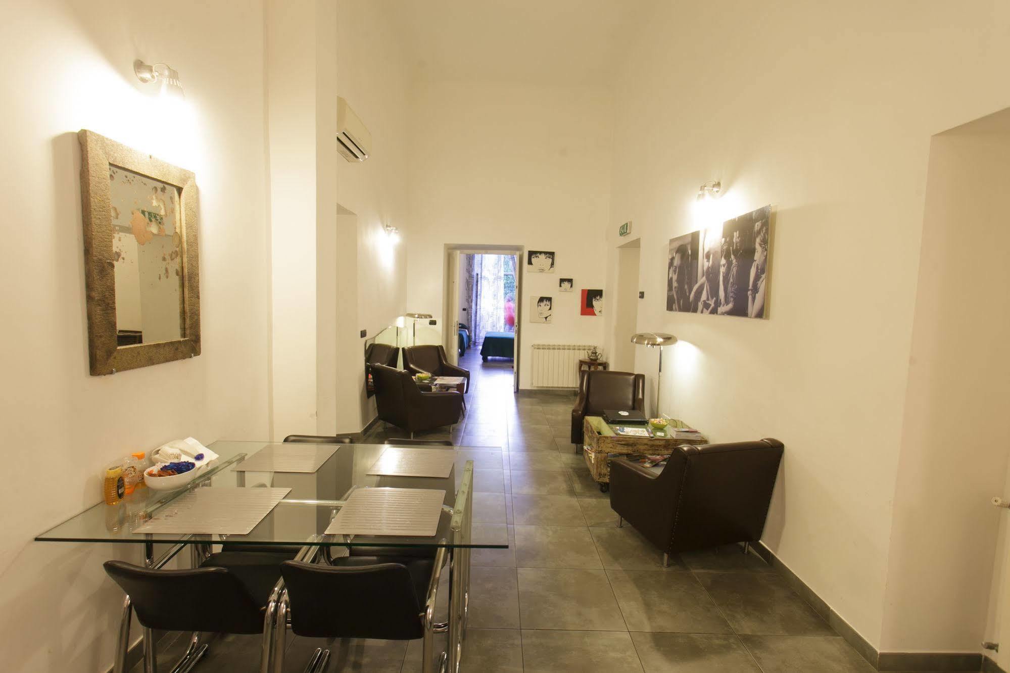 Guest house Mr Frills 2*