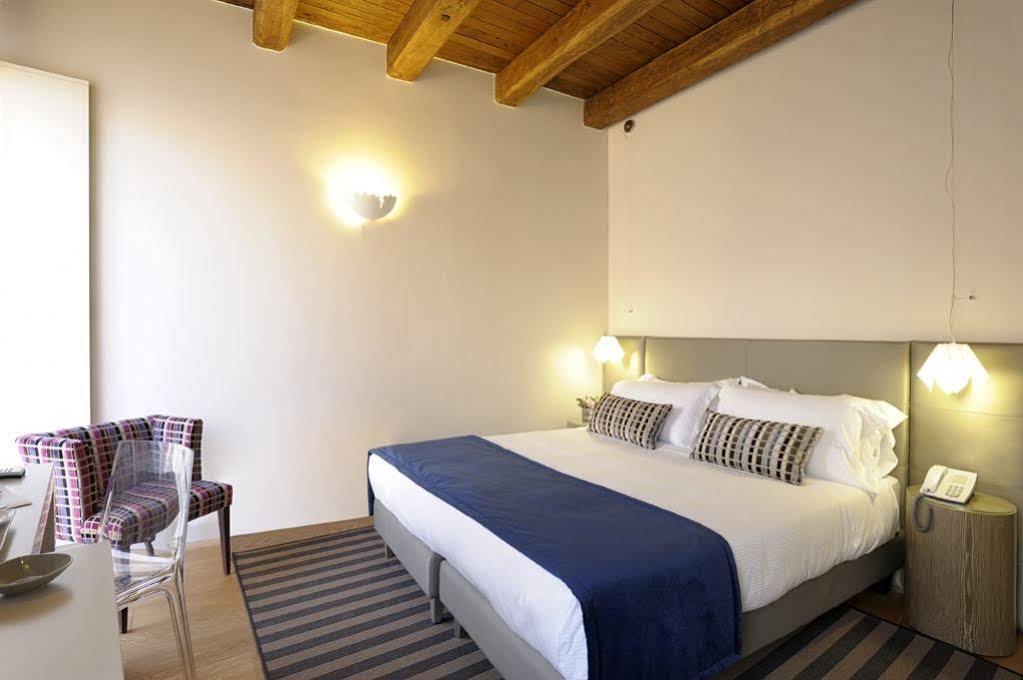 Trevi Palace Luxury Hotel Rome