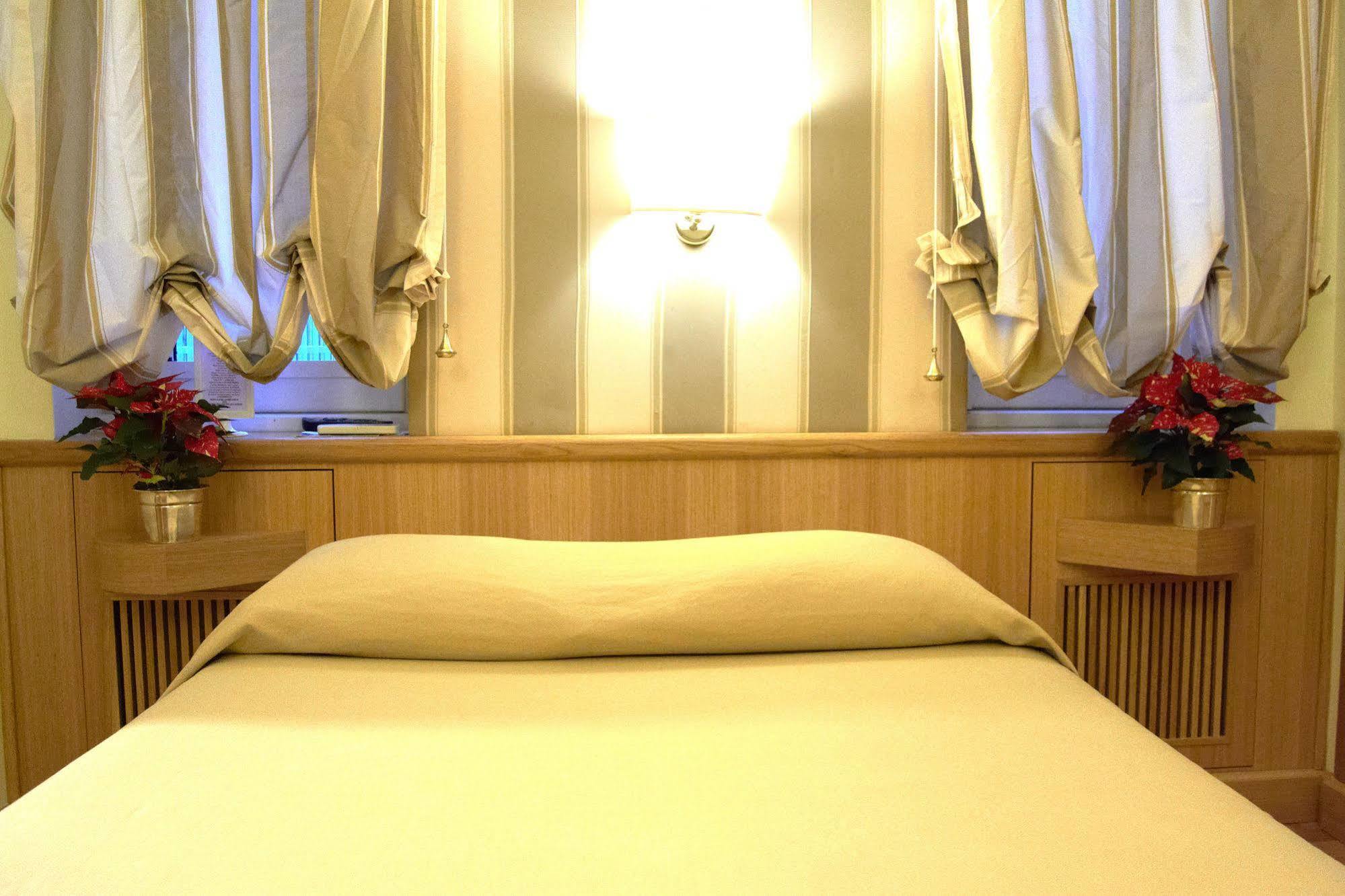 Domus Cavour 3* Rome