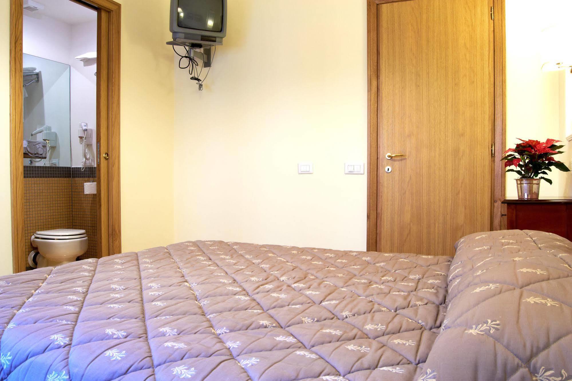Domus Cavour 3* Rome