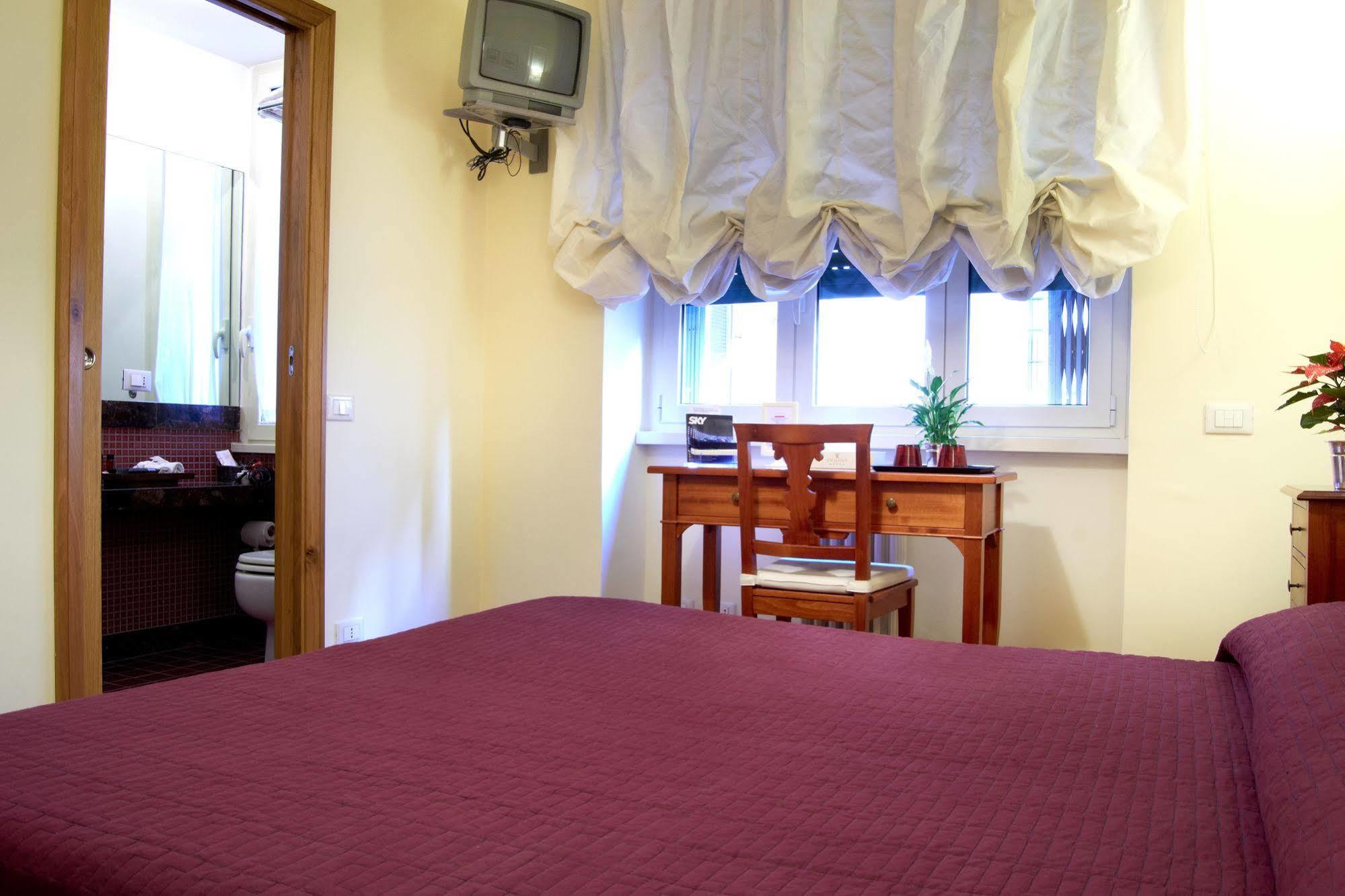 Domus Cavour 3* Rome