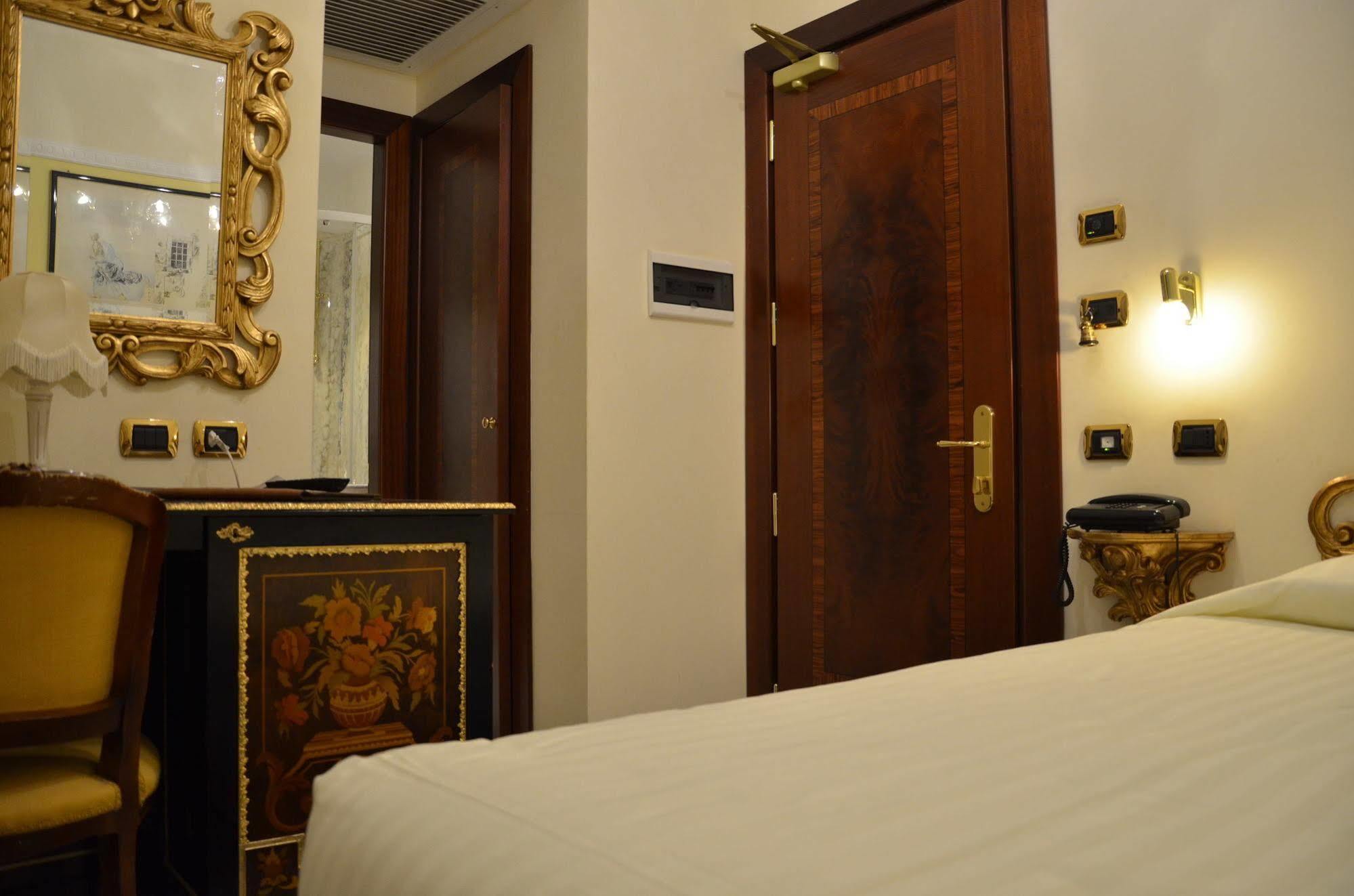 Des Epoques Hotel