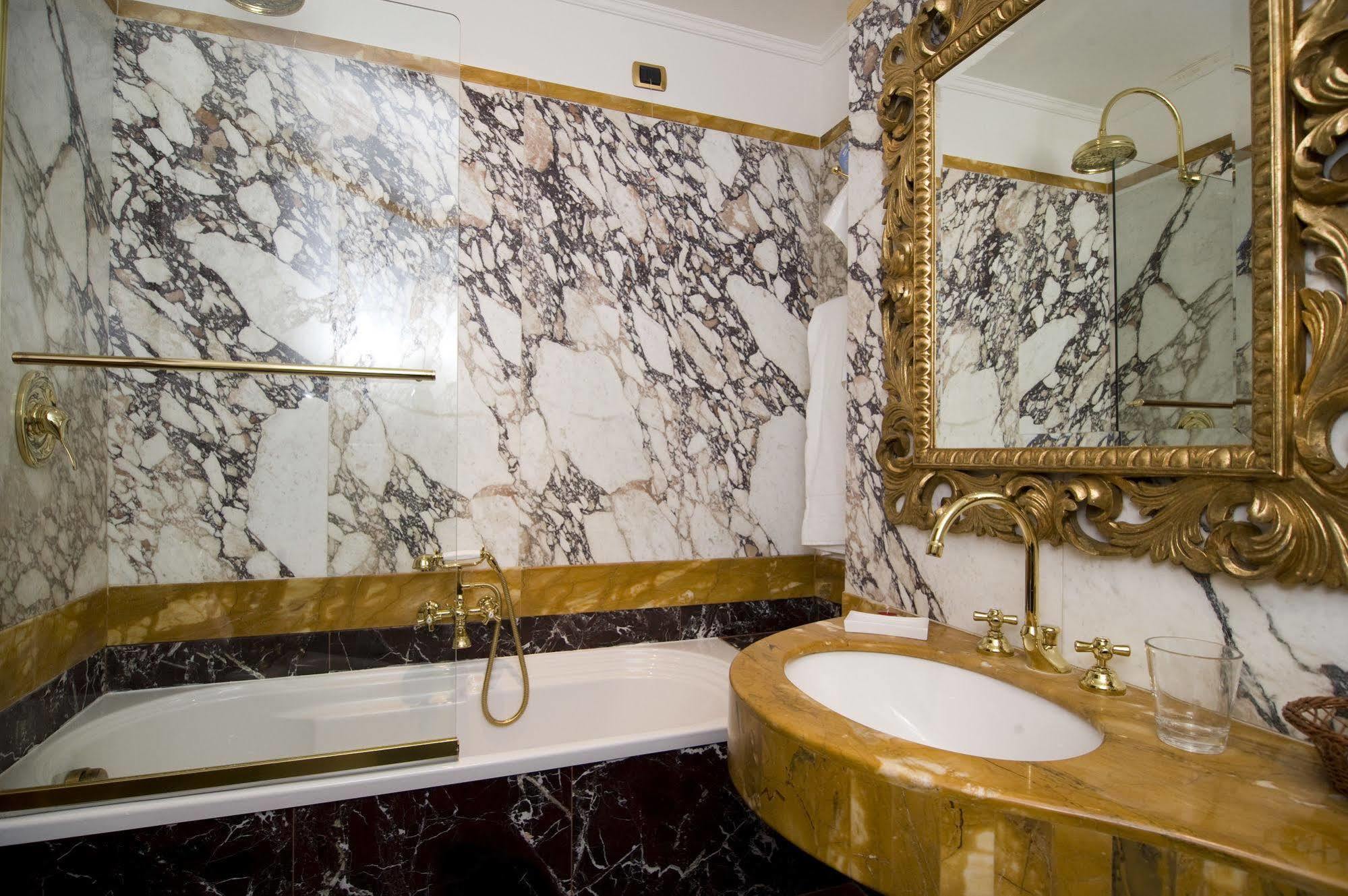 Des Epoques Hotel