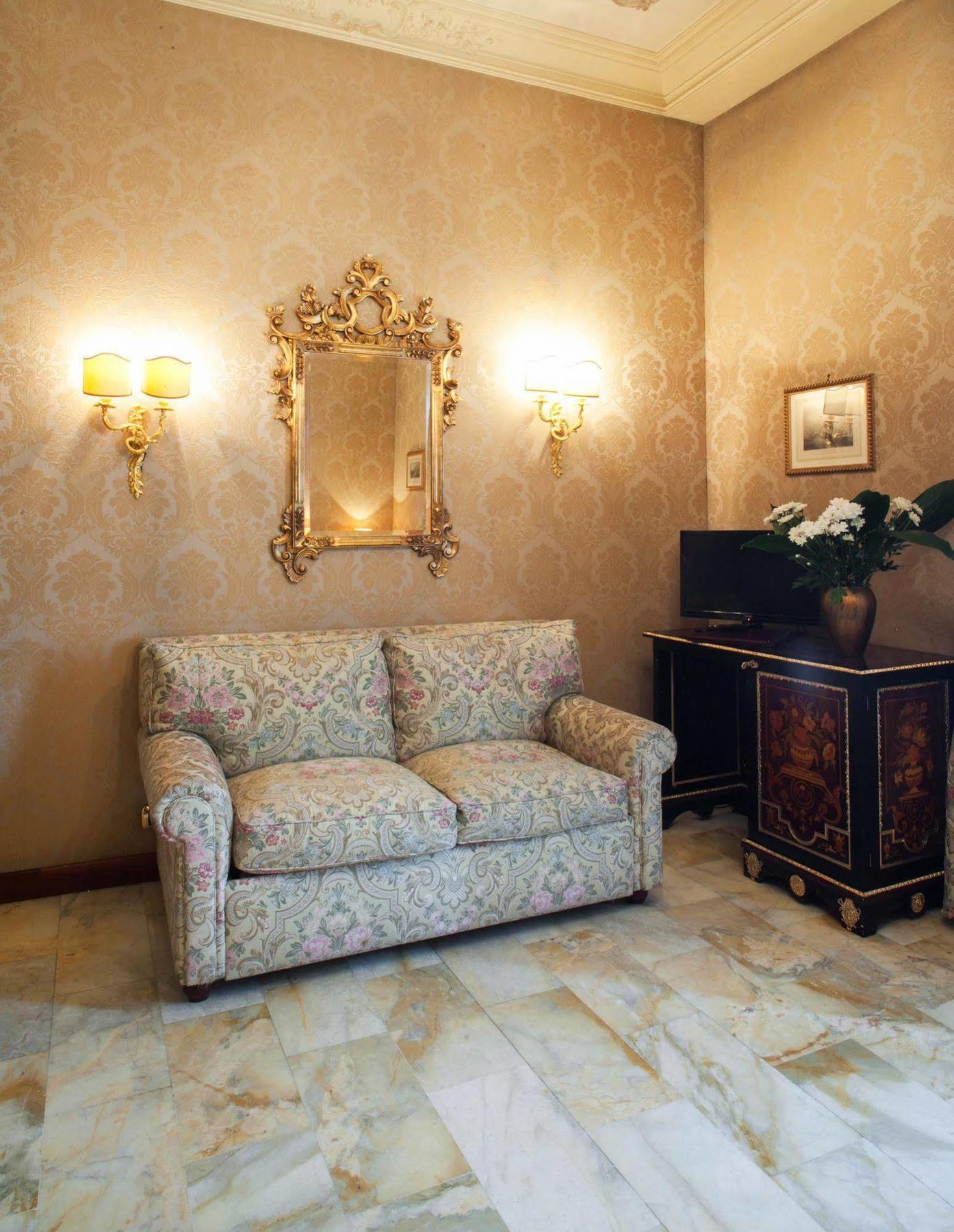 Hotel Des Epoques Rome