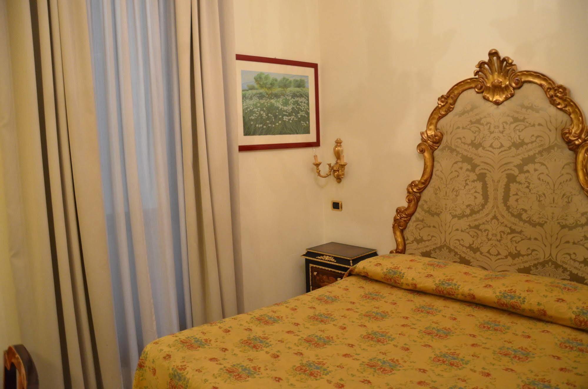 Hotel Des Epoques 3*