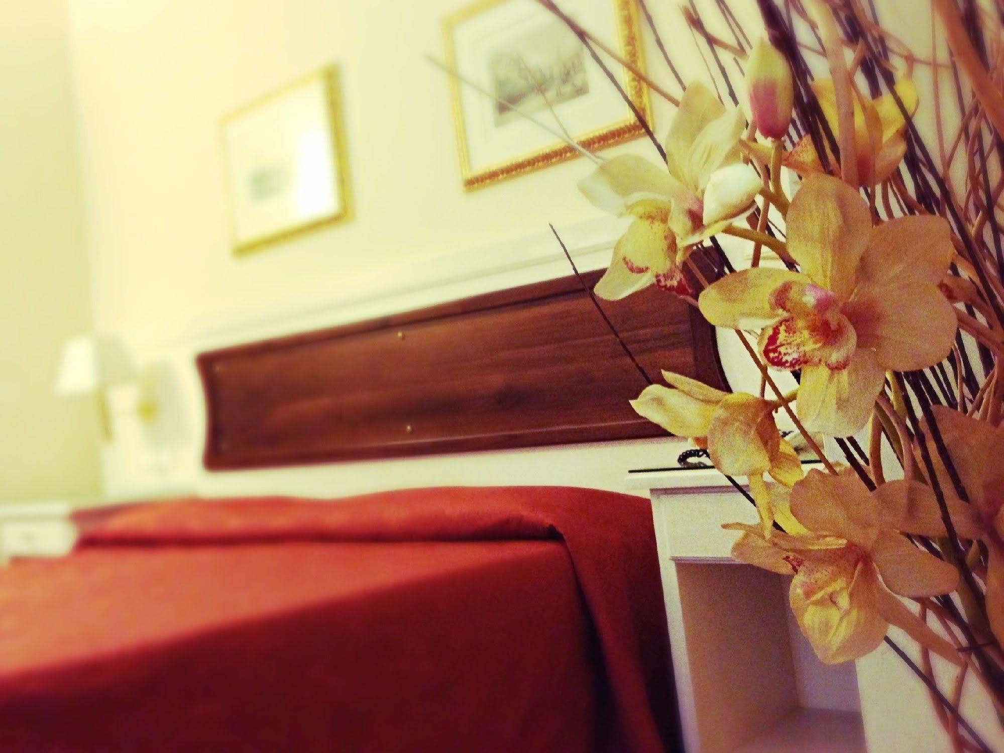 Residenza Domiziano Bed & Breakfast 3*