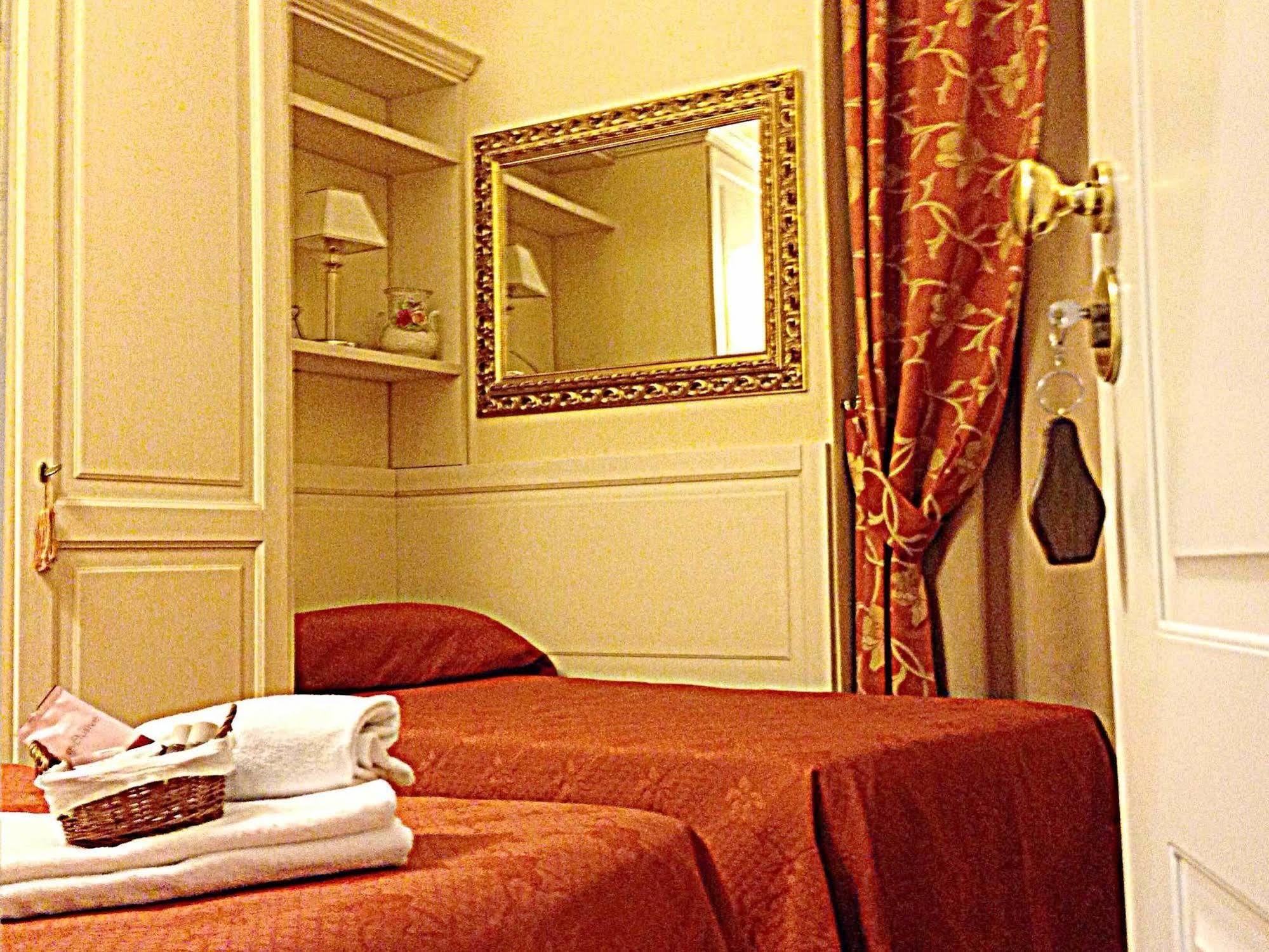Bed & Breakfast Residenza Domiziano 3*