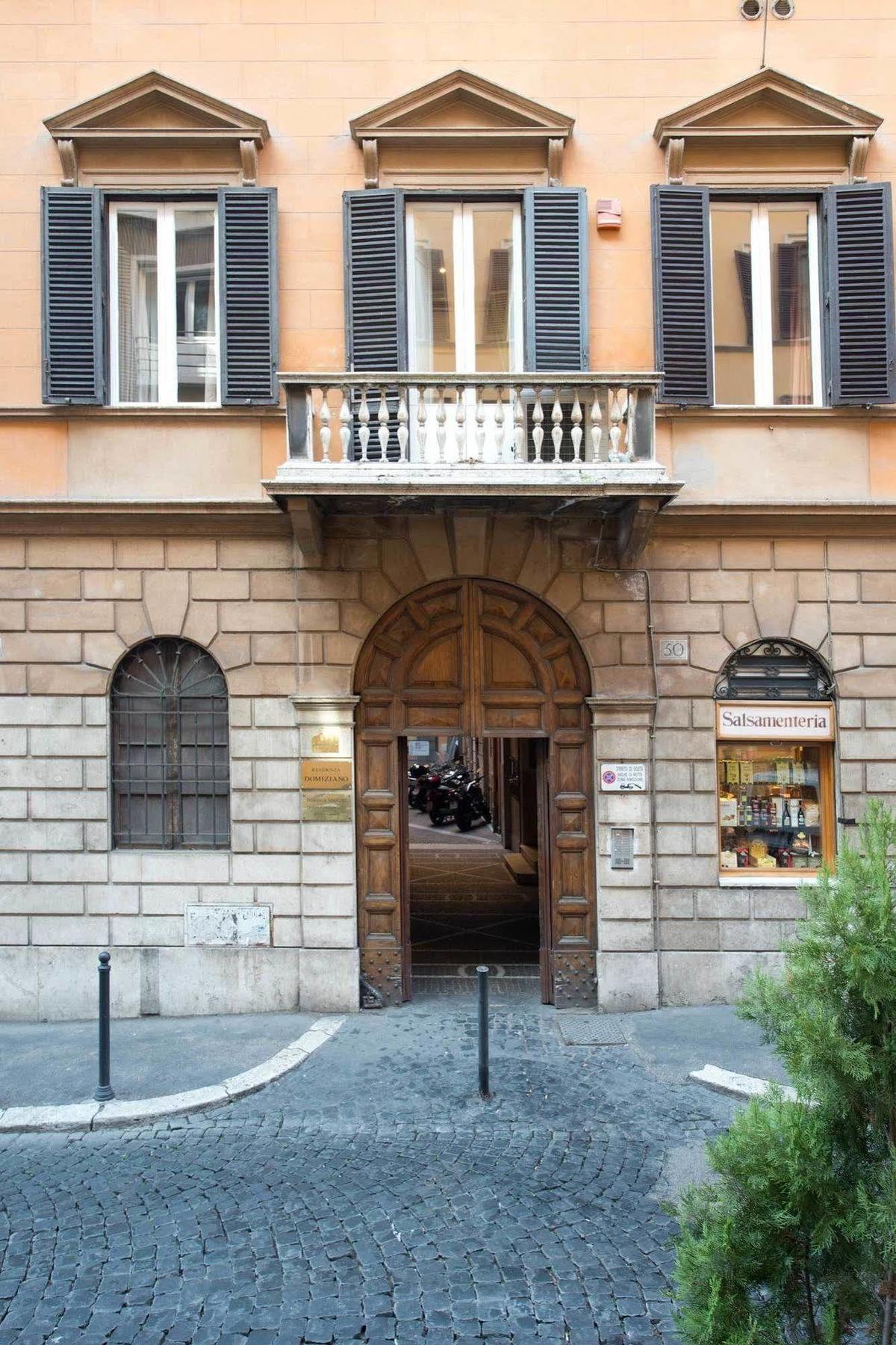 Residenza Domiziano Bed & Breakfast 3*