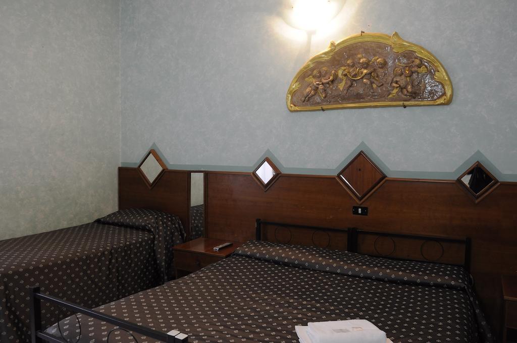Farini 2* Rome