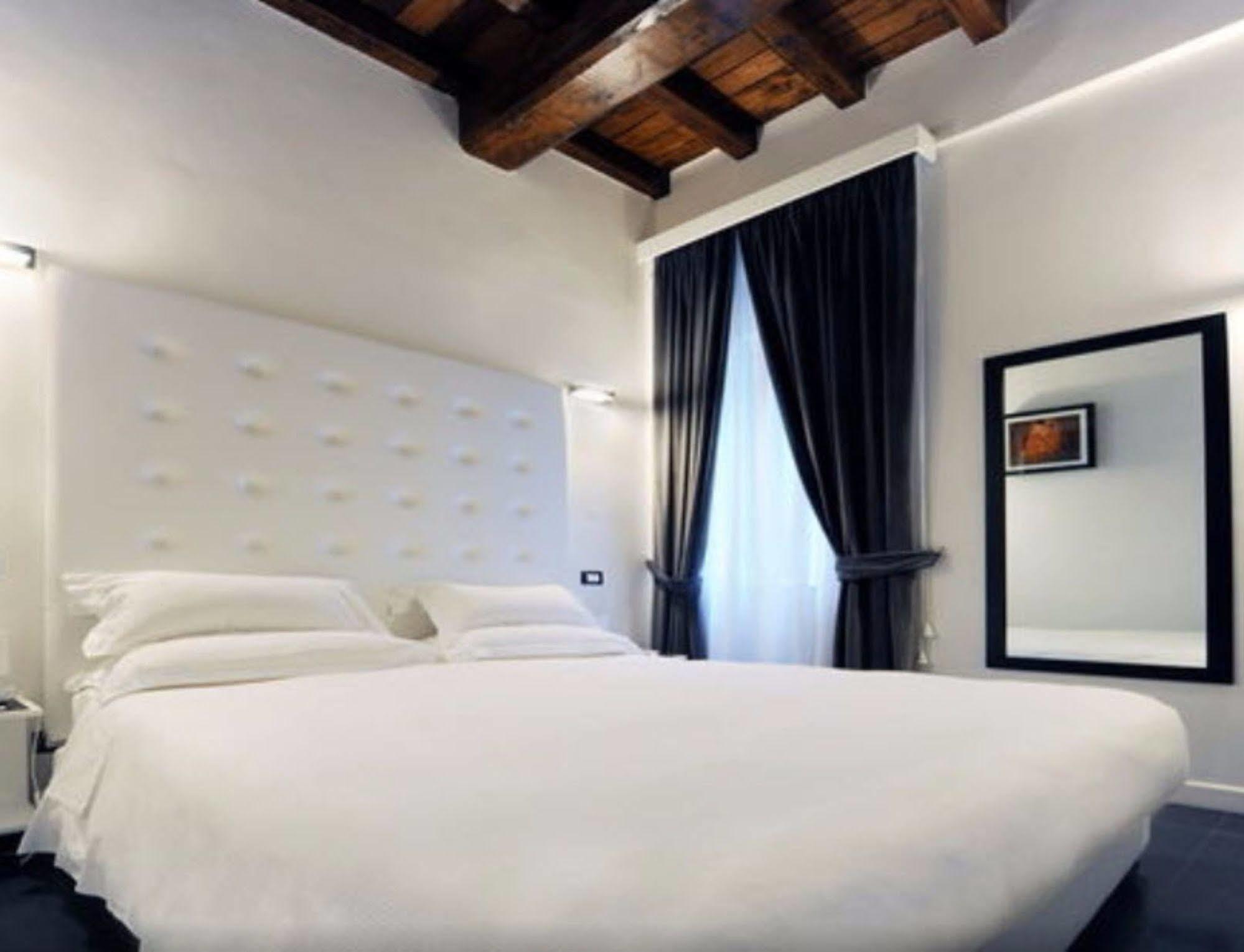 Guest house Pantheon Royal 4*