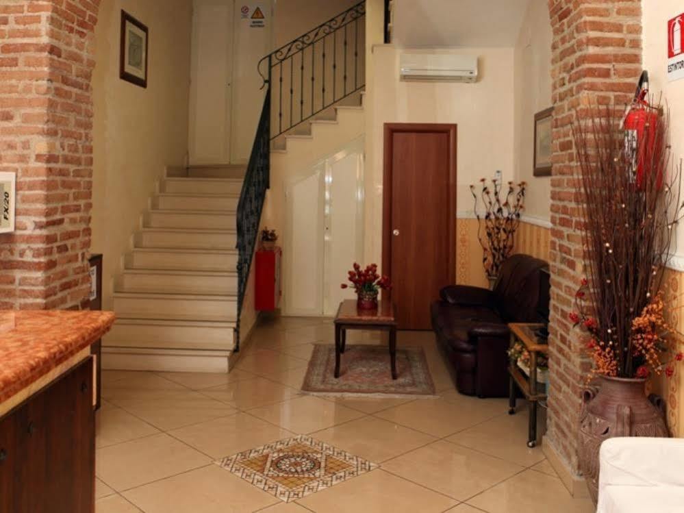 Hollywood Hotel Rome