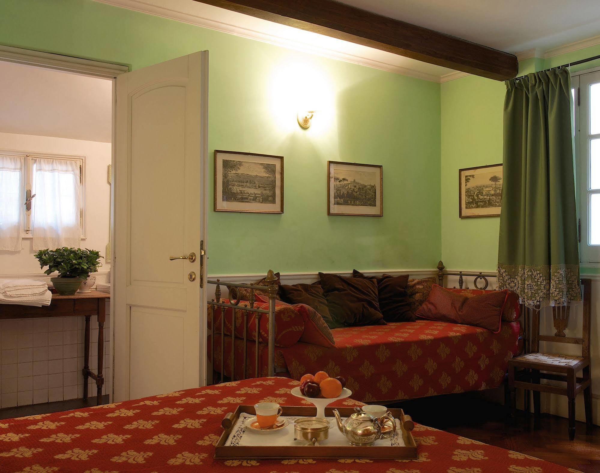 Arco Dei Tolomei Bed & Breakfast Rome