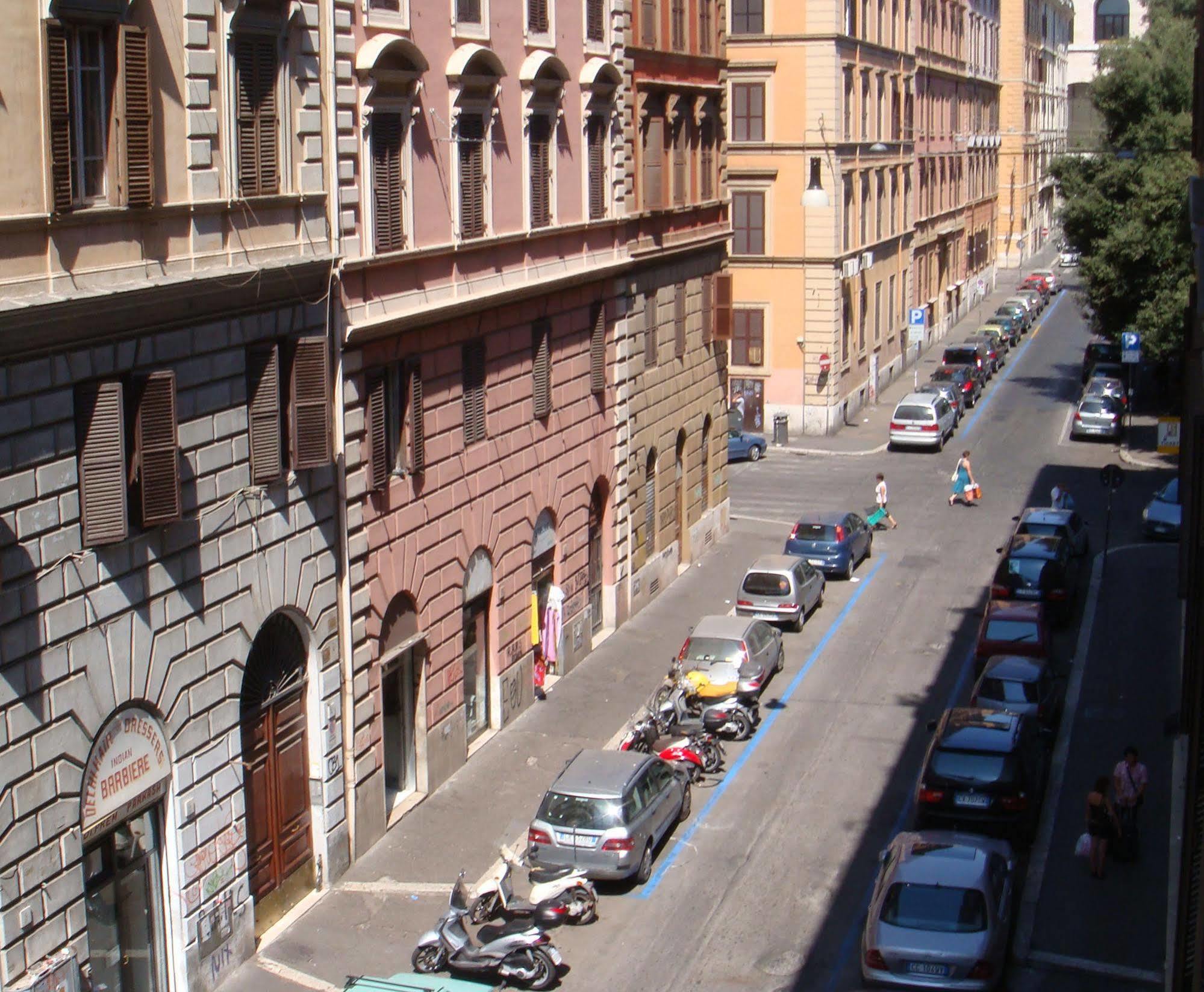 Alessandro Downtown & Bar Hostel Rome