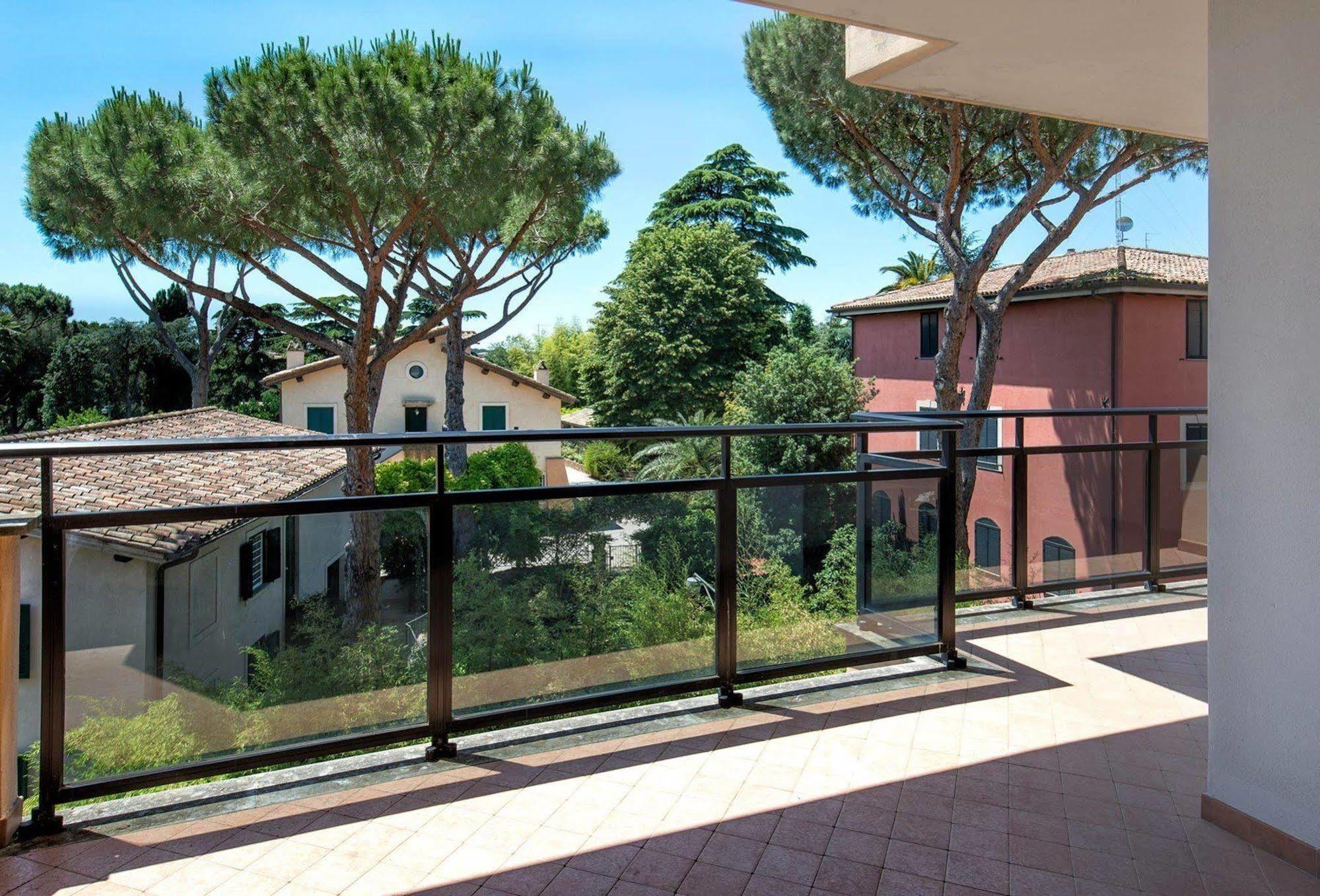 Blanc Et Trois Rome