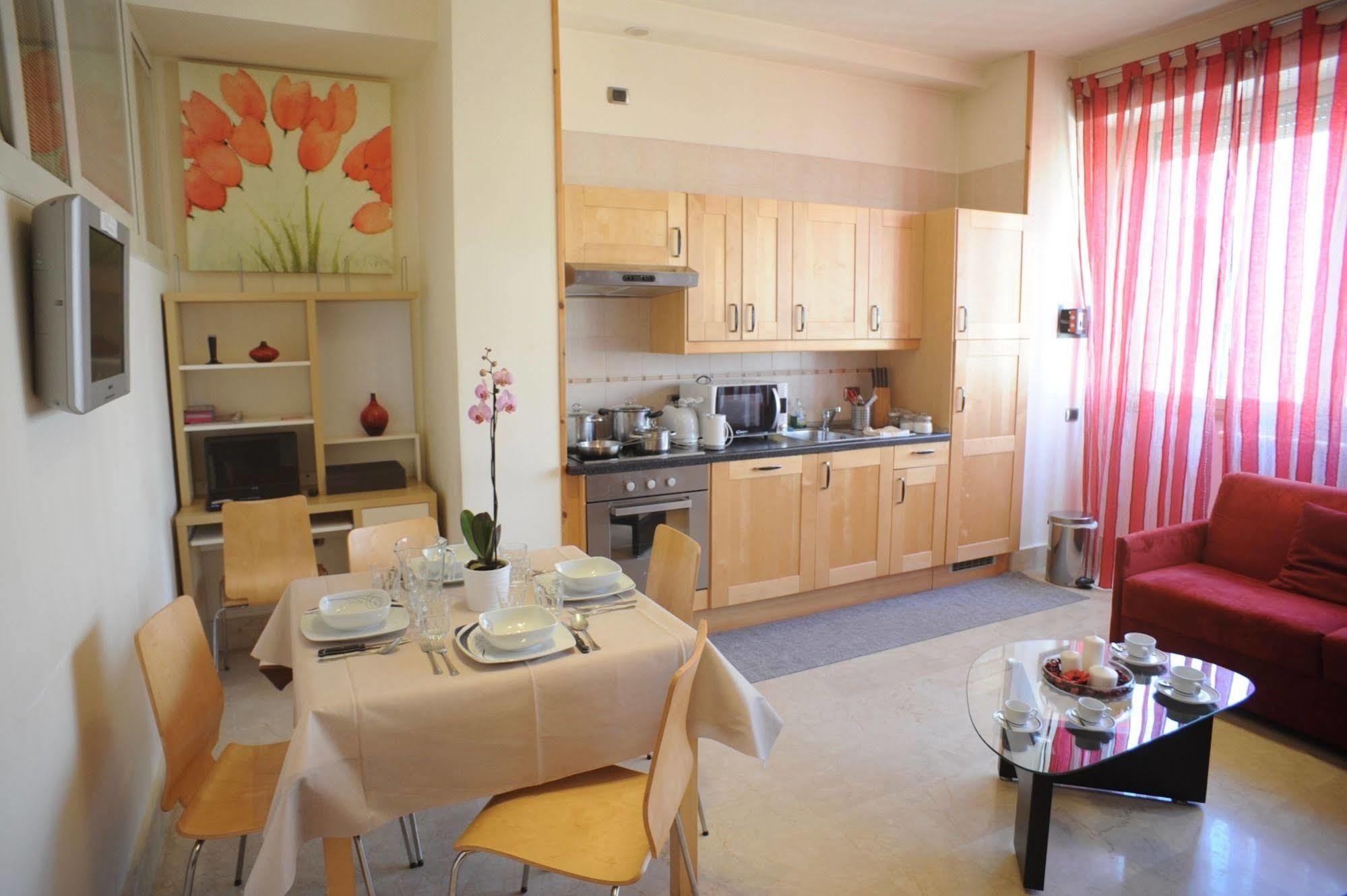 Lux Aparthotel