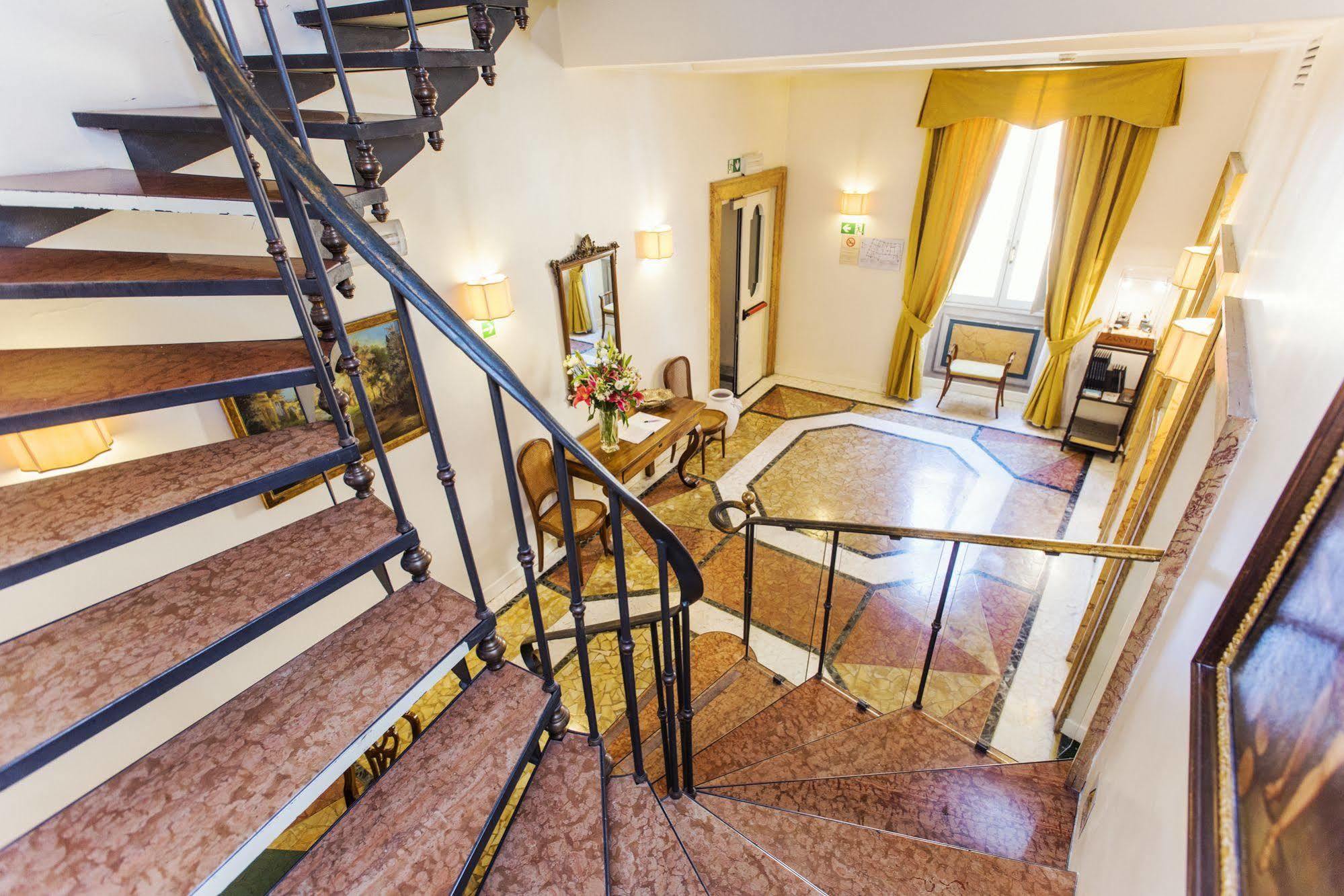 Fontanella Borghese Hotel 4*