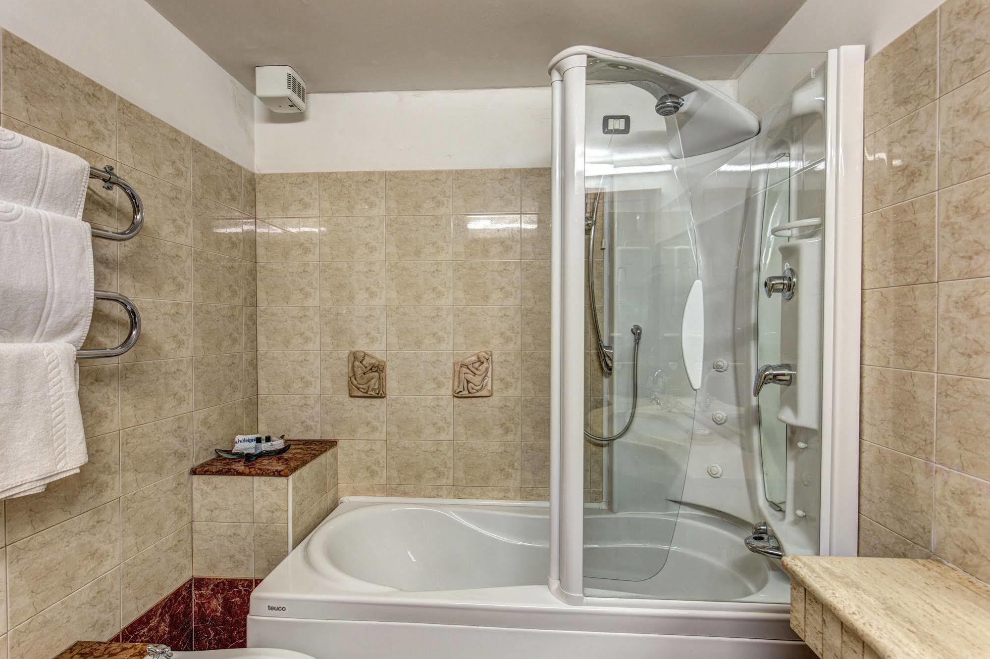 Giuliana Hotel 2*