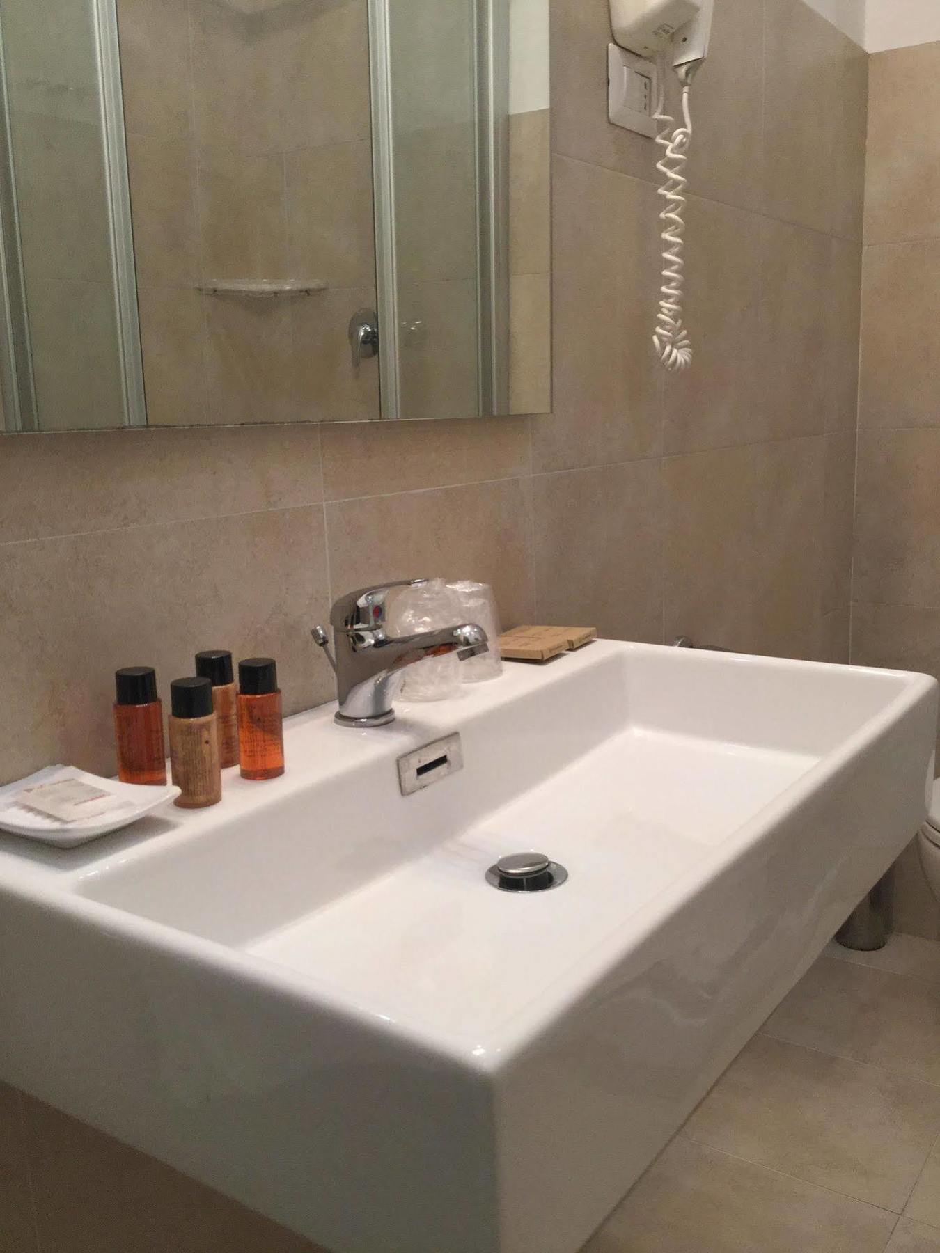 Rhome Terminal Guest house 2*