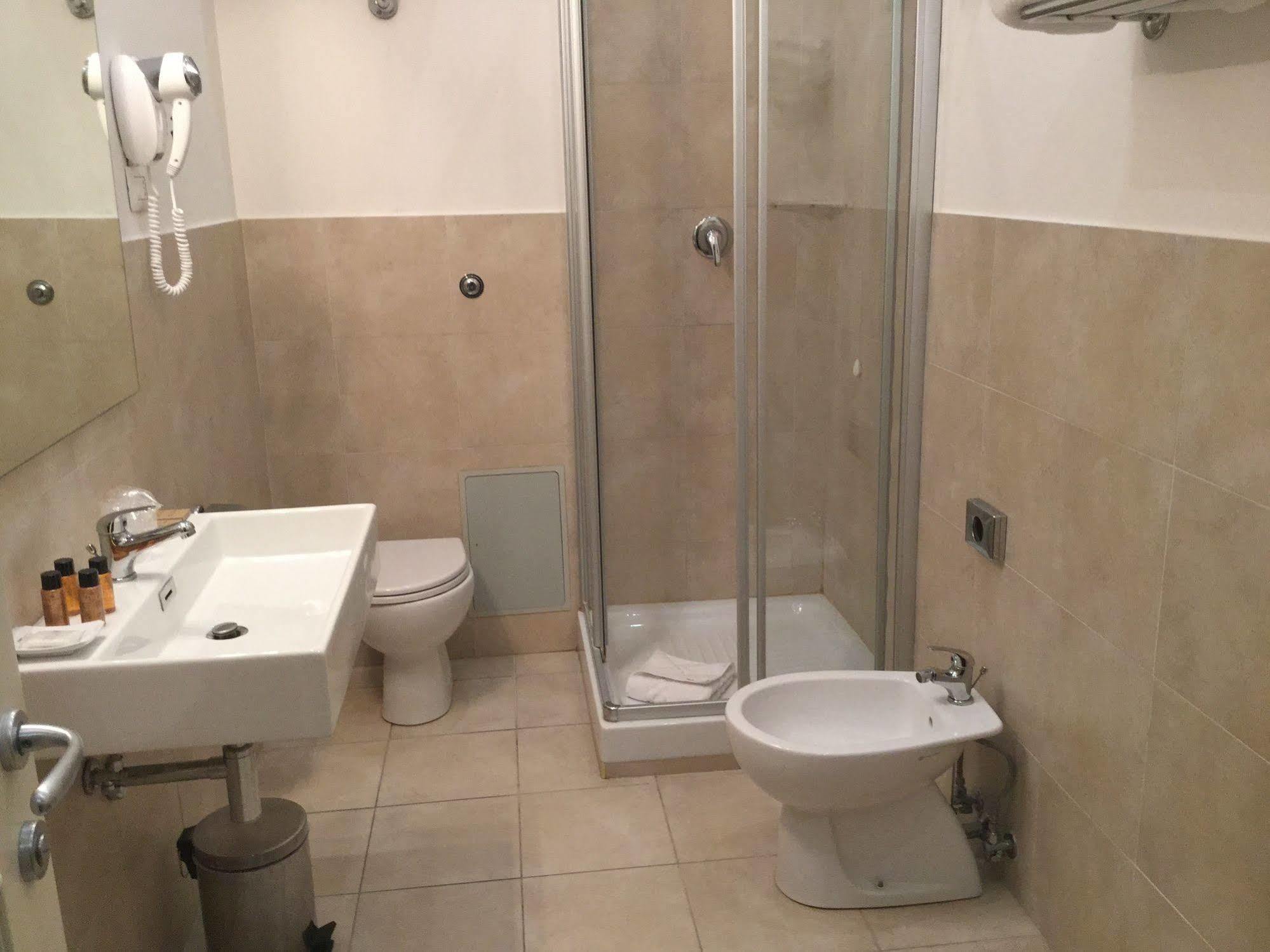 Rhome Terminal Guest house 2*