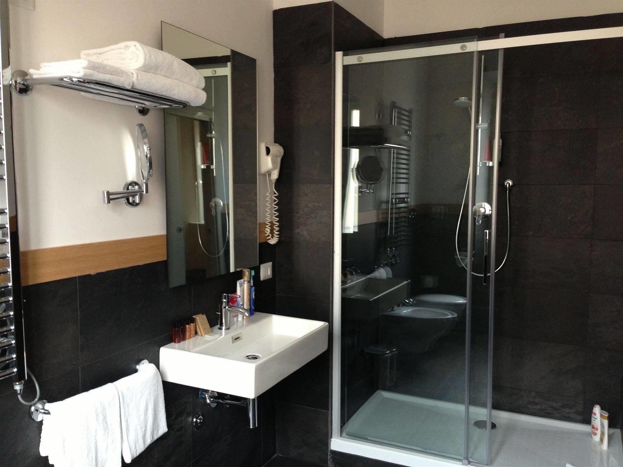 Guest house Rhome Terminal 2*