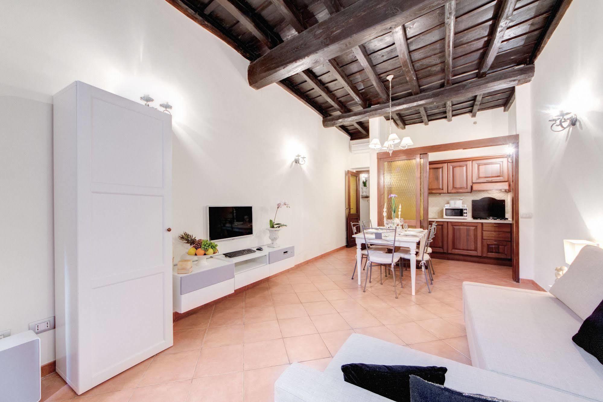 Apartment Elegant Behind The Colosseum