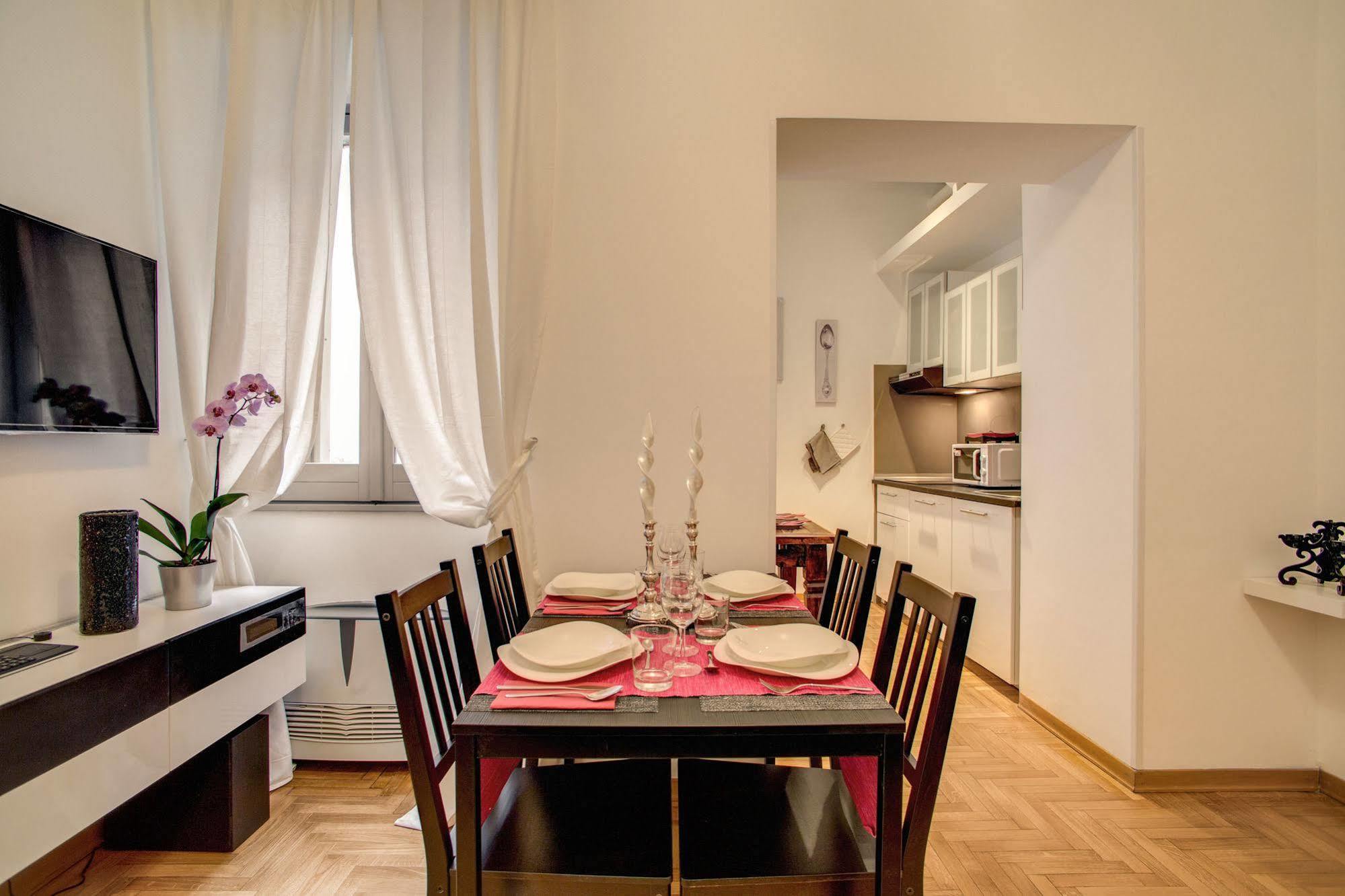 Apartment Elegant Behind The Colosseum
