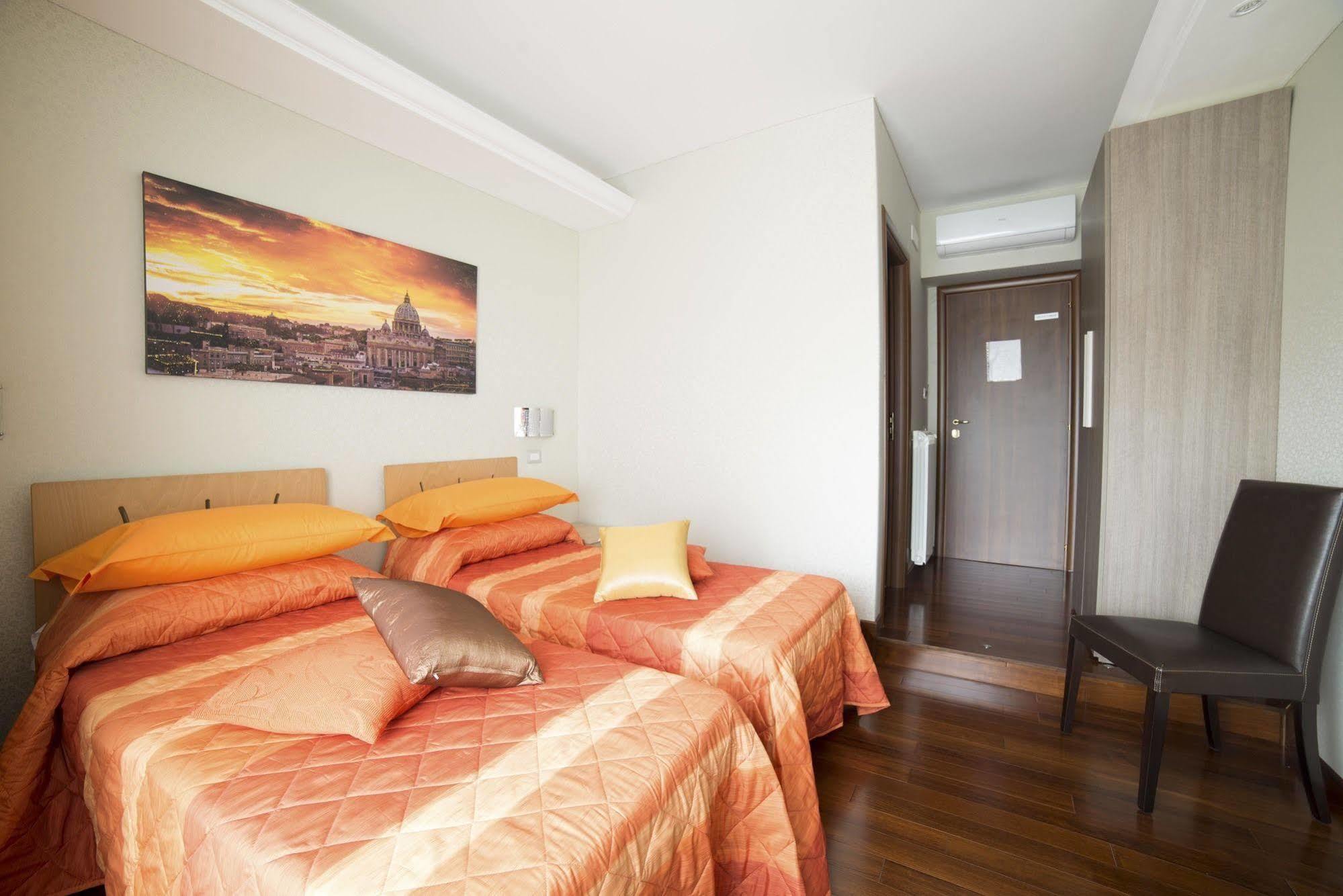 Di Fronte Alla Cupola Bed & Breakfast Rome