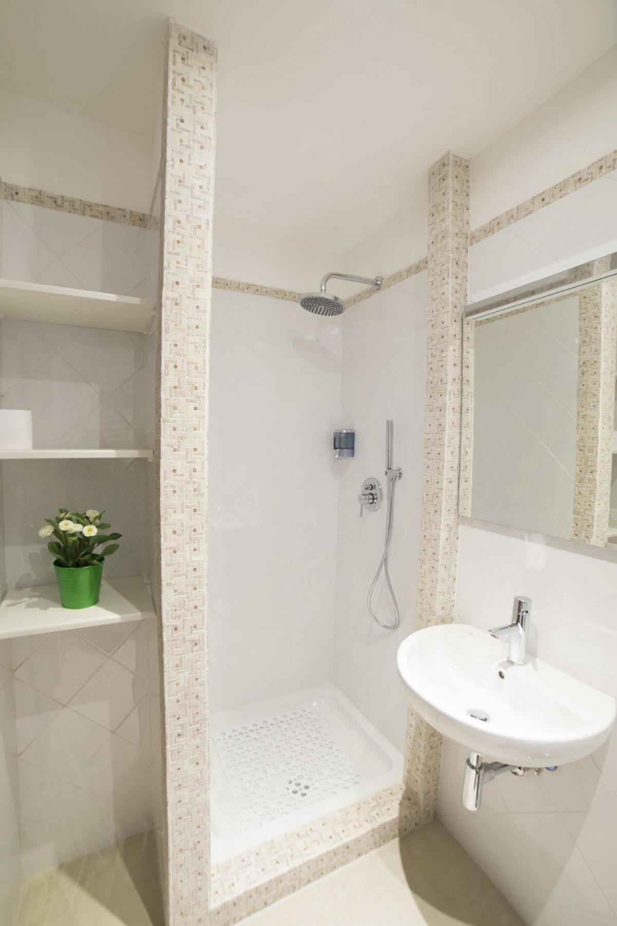 Di Fronte Alla Cupola Bed & Breakfast Rome