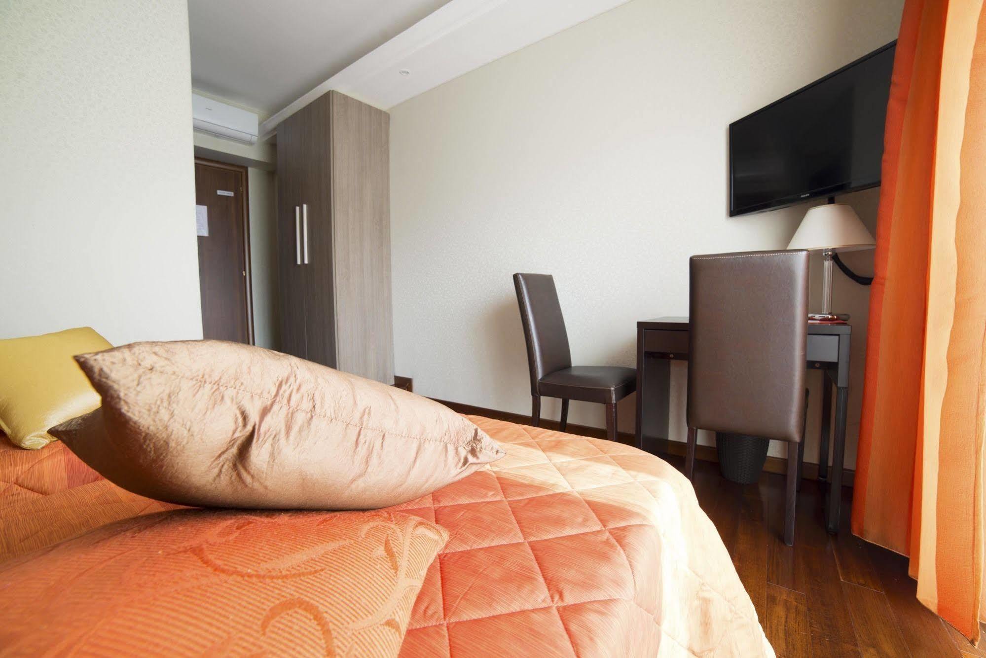 Di Fronte Alla Cupola Bed & Breakfast Rome