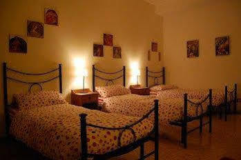 Bed & Breakfast A For Rome