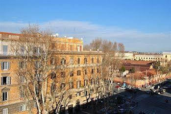 Jacuzzi Hotel 2*