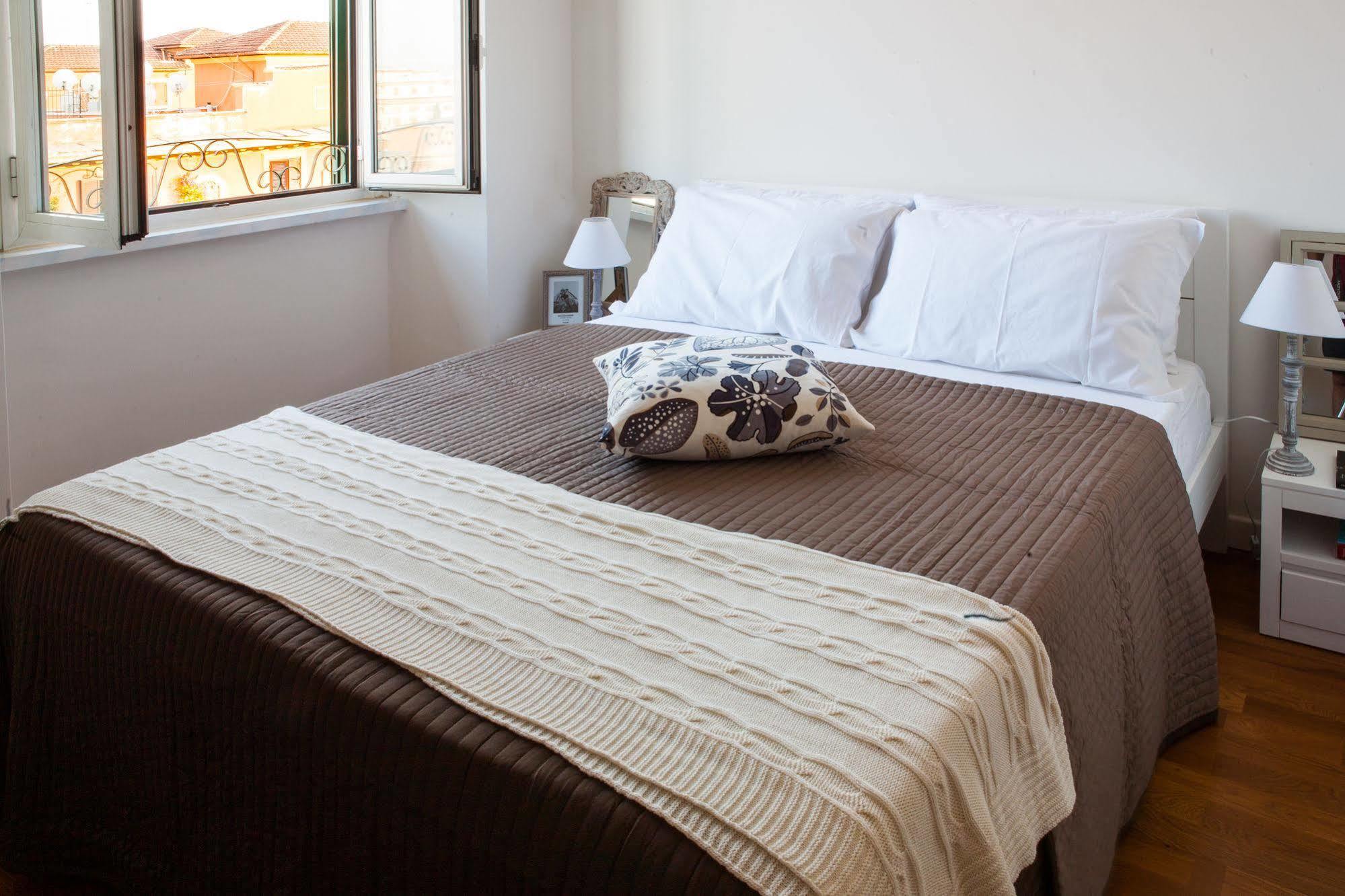 Urban Pine Rooms 2*
