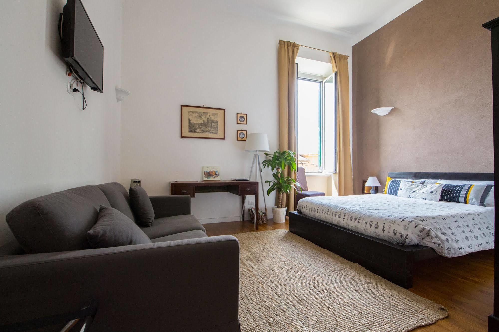 Urban Pine Rooms Guest house 2*
