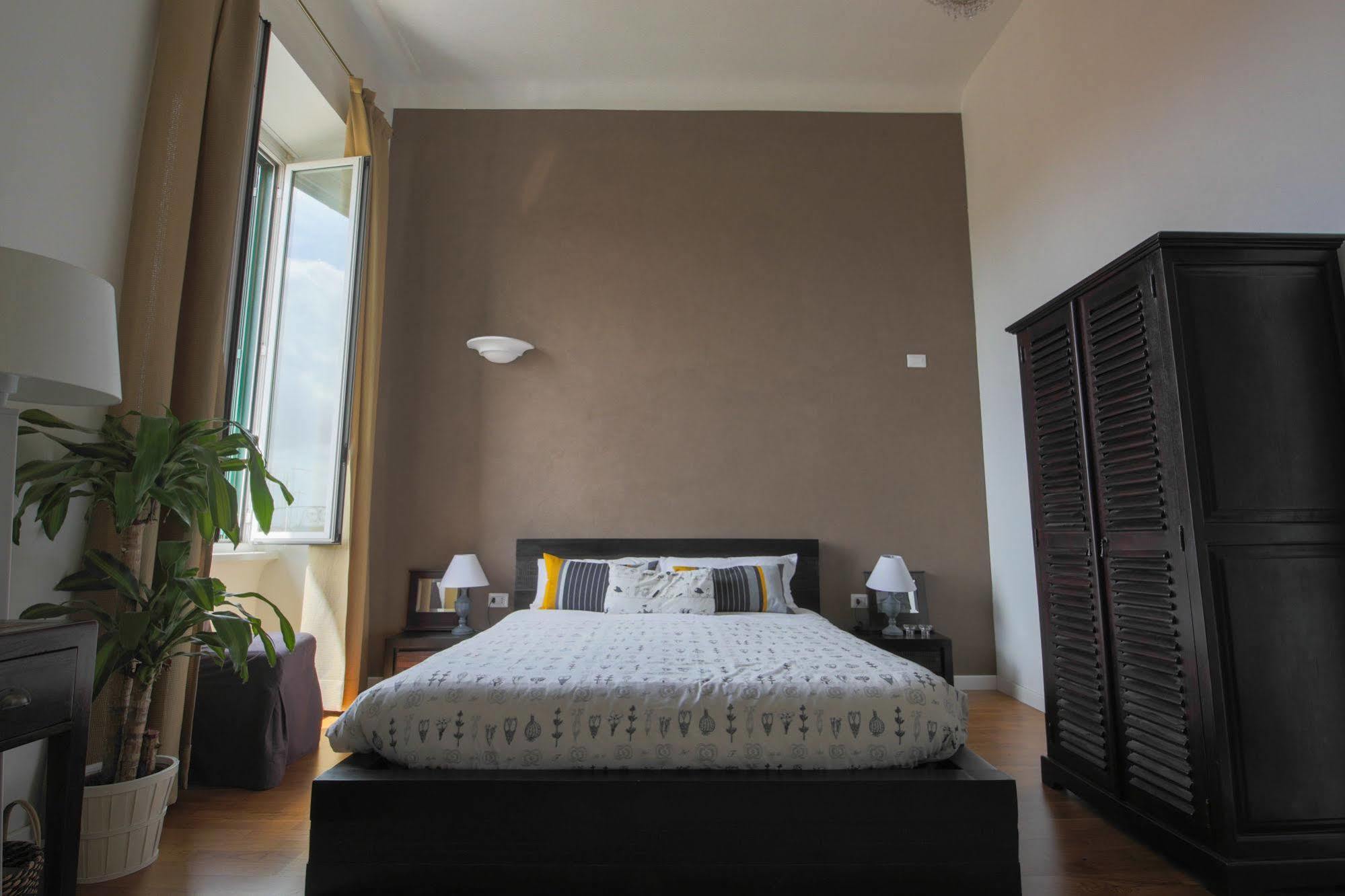 Urban Pine Rooms Guest house 2*