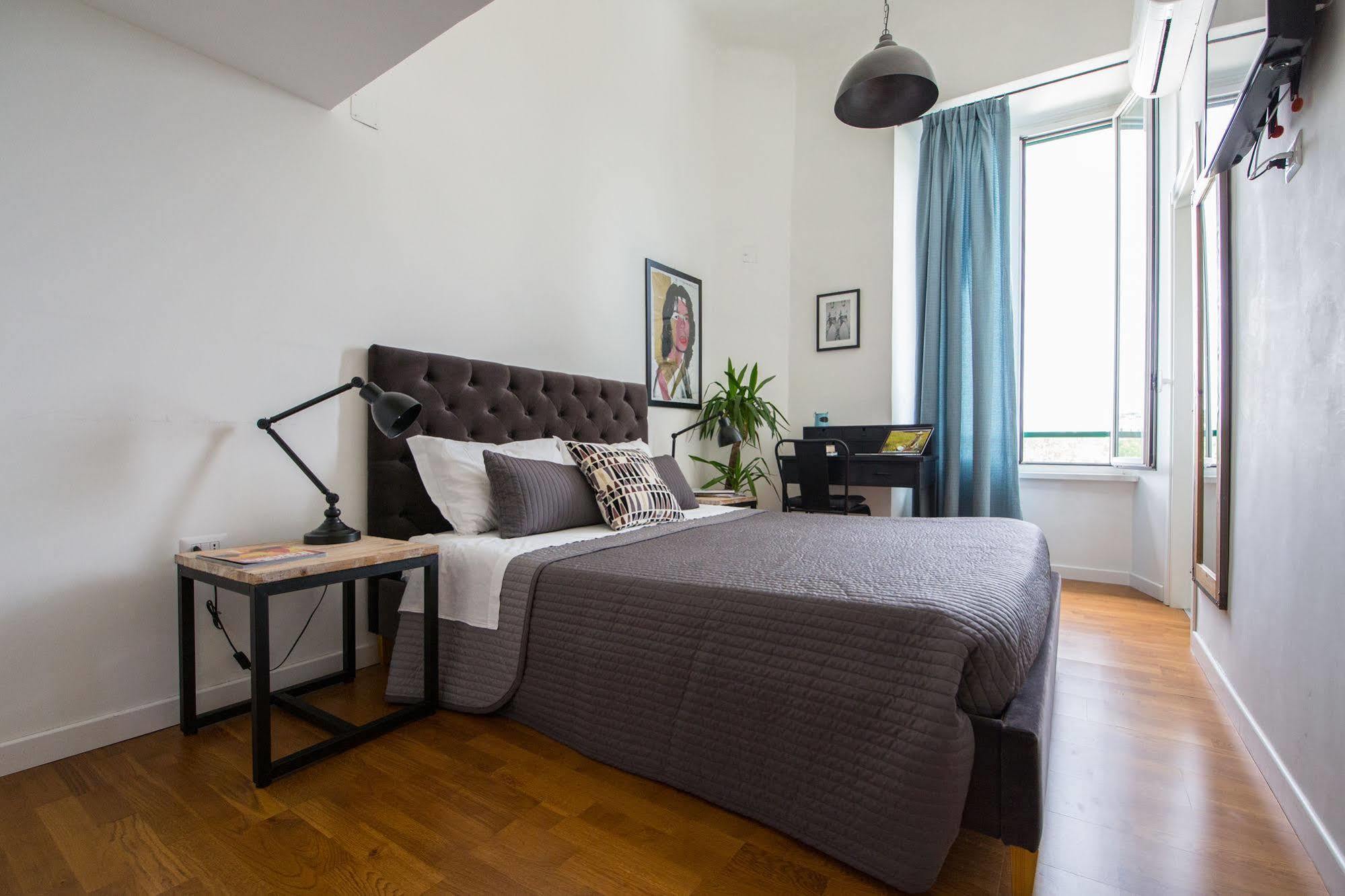 Urban Pine Rooms Guest house