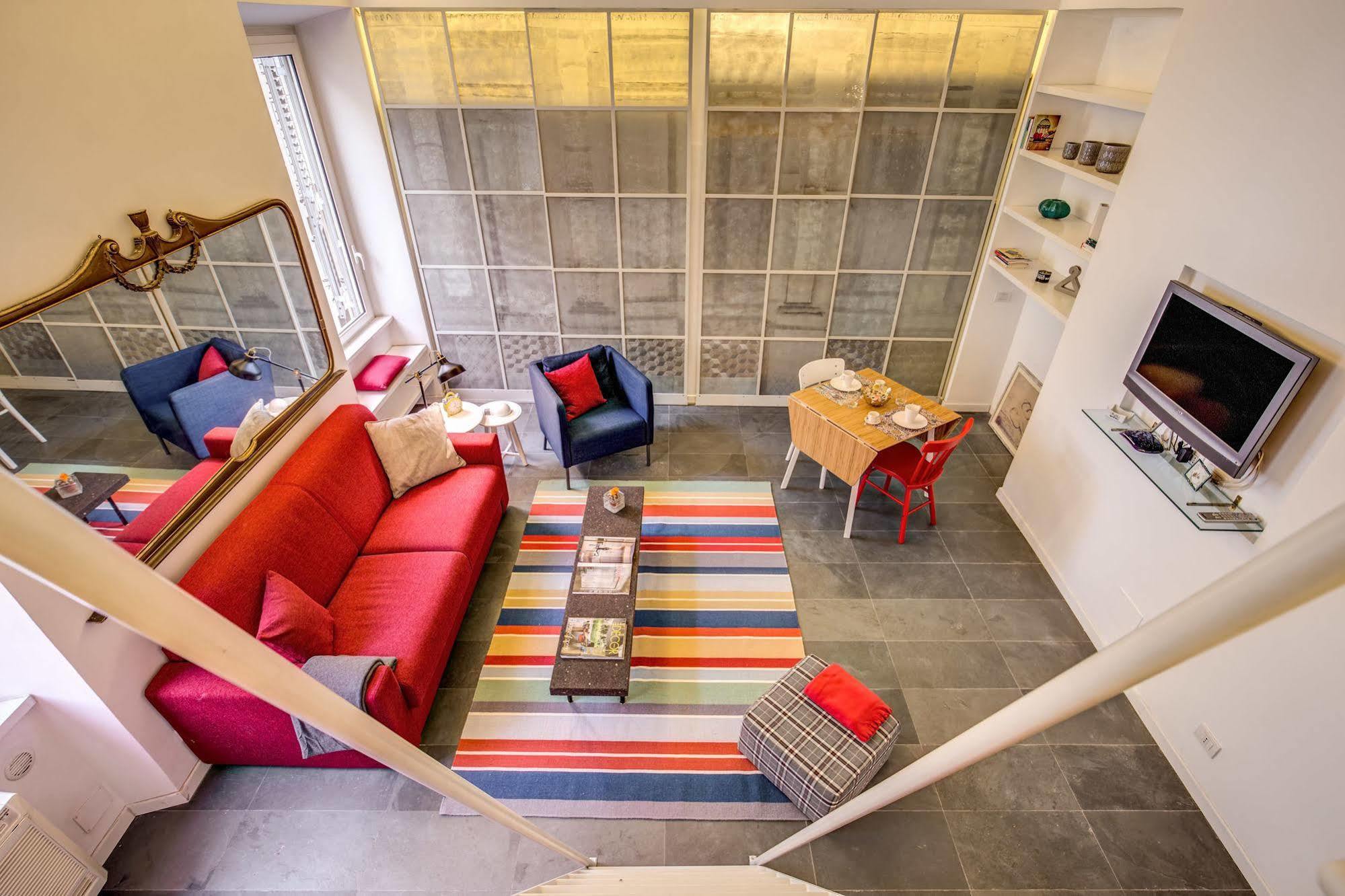 Aweshome - Colosseo Red Design *