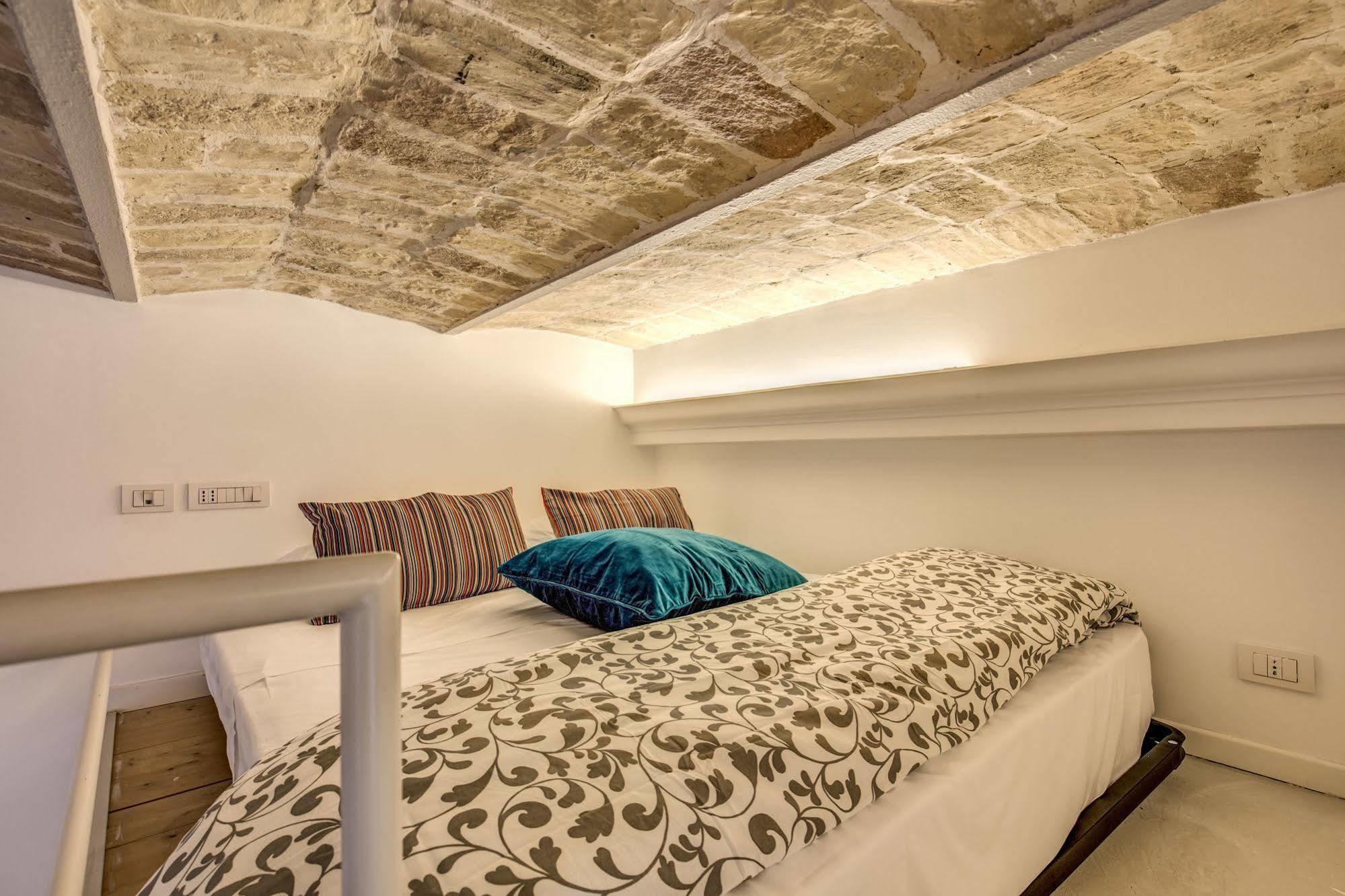 Aweshome - Colosseo Red Design Apartment *