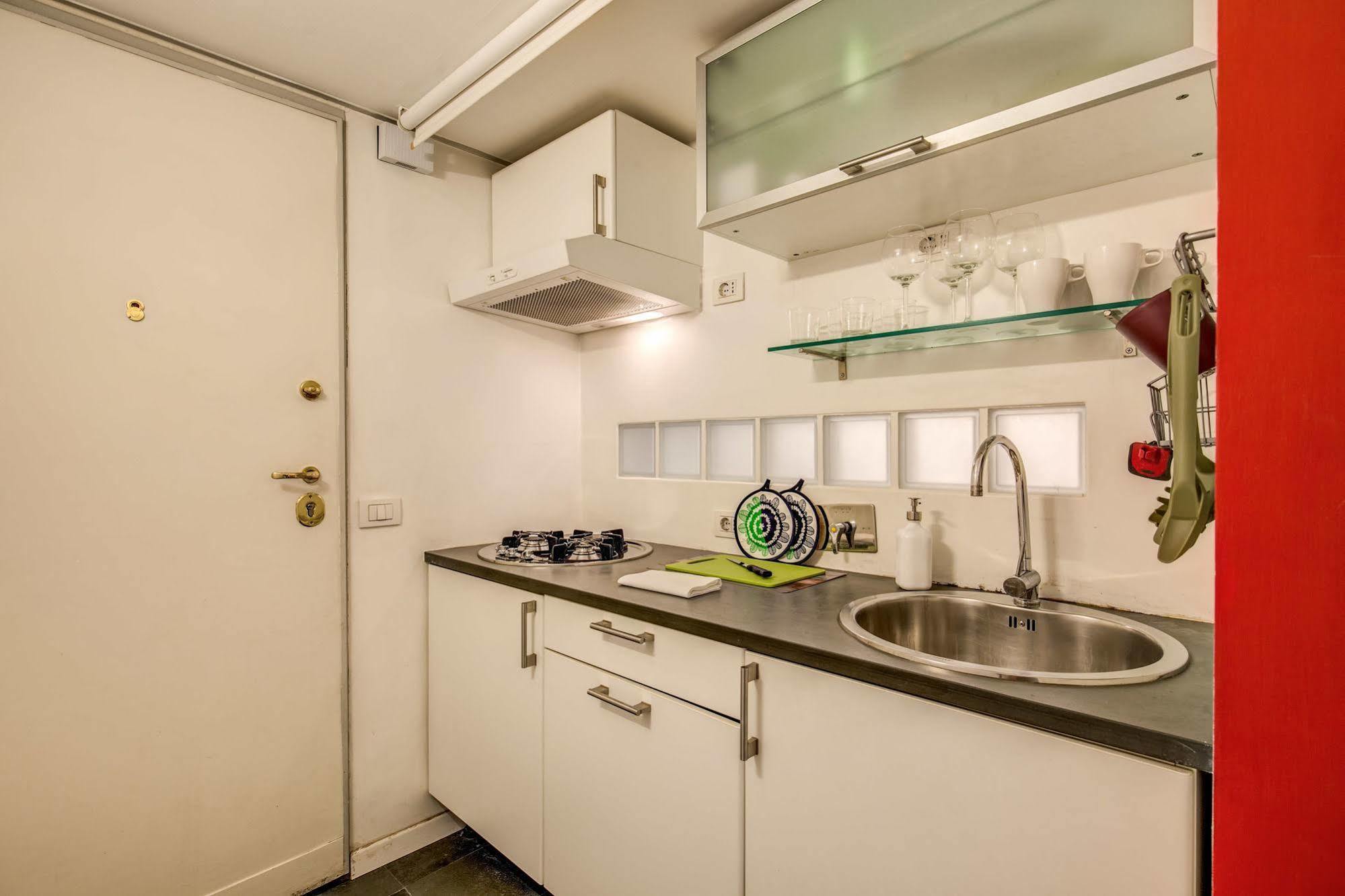 Apartment Aweshome - Colosseo Red Design Rome
