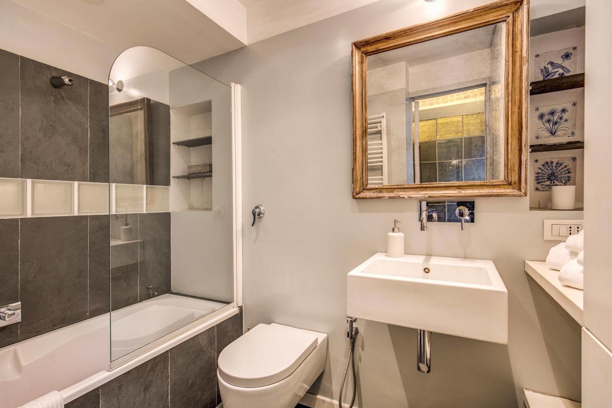 Aweshome - Colosseo Red Design Apartment *