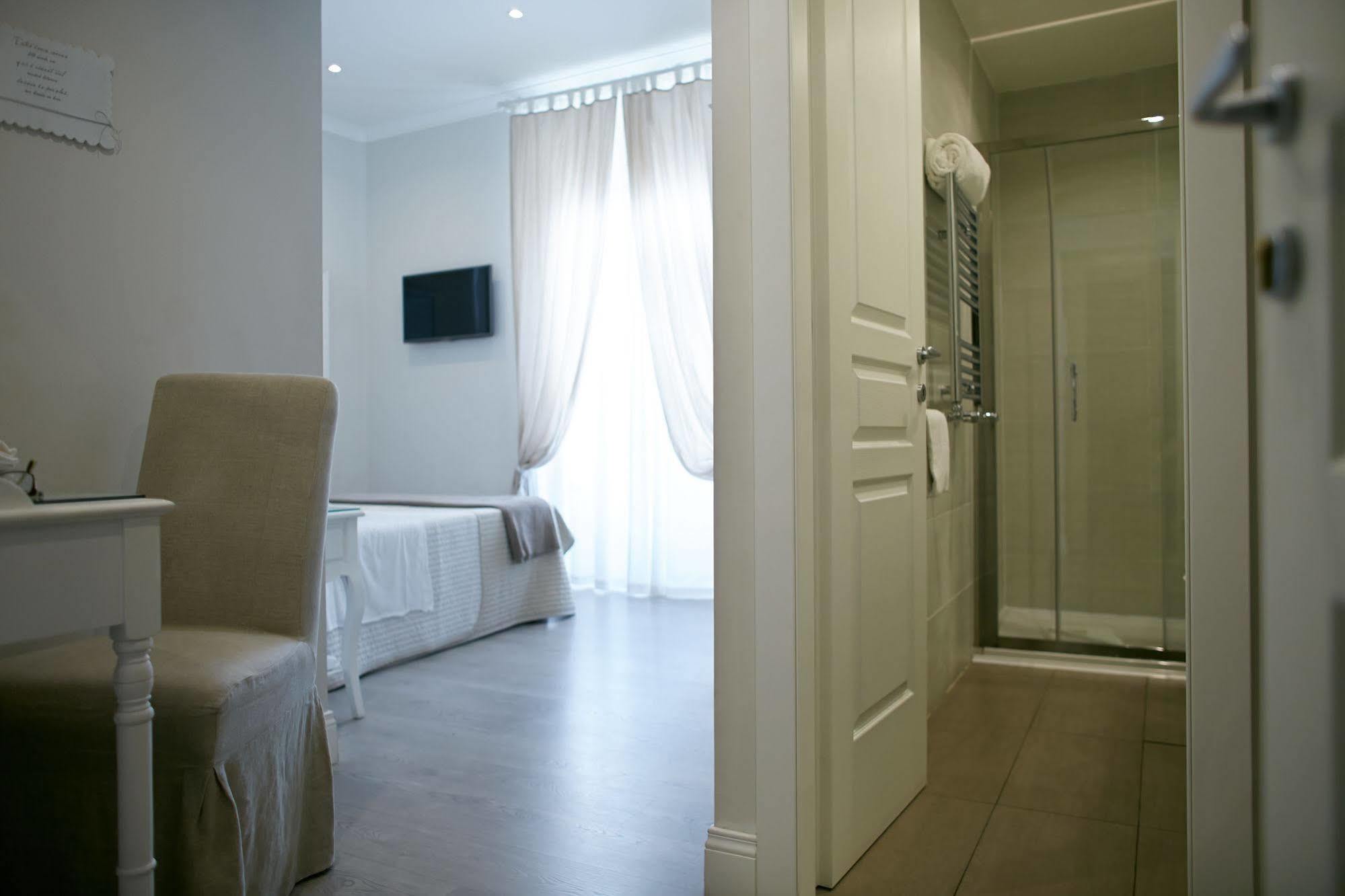 Charme & Chic Bed & Breakfast Rome